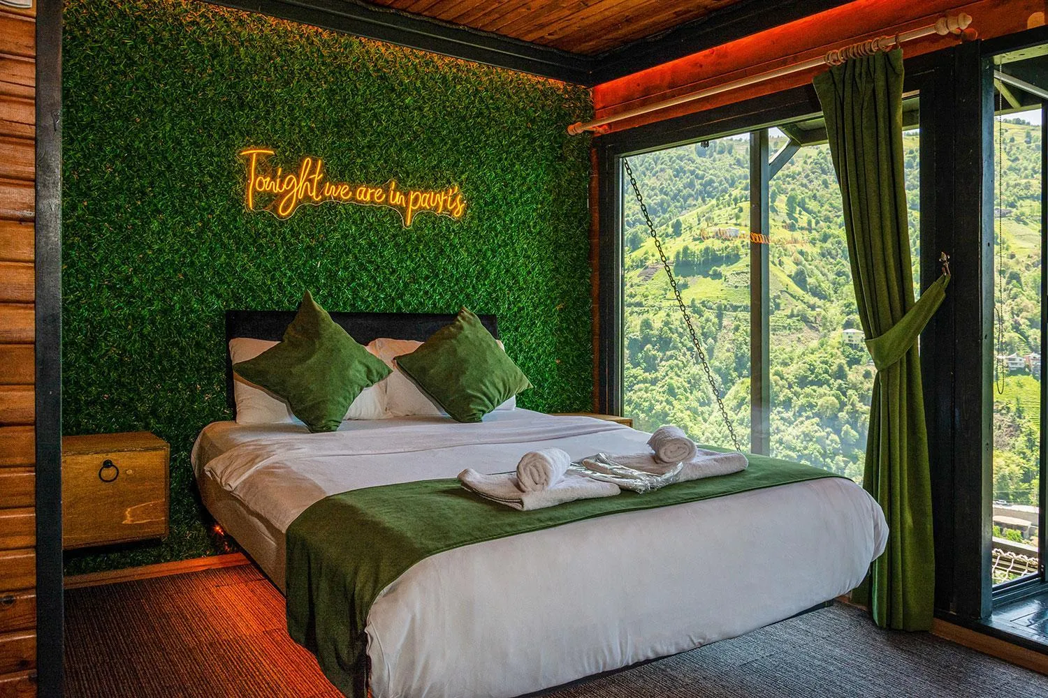 Bed in Pavri suit bungalov