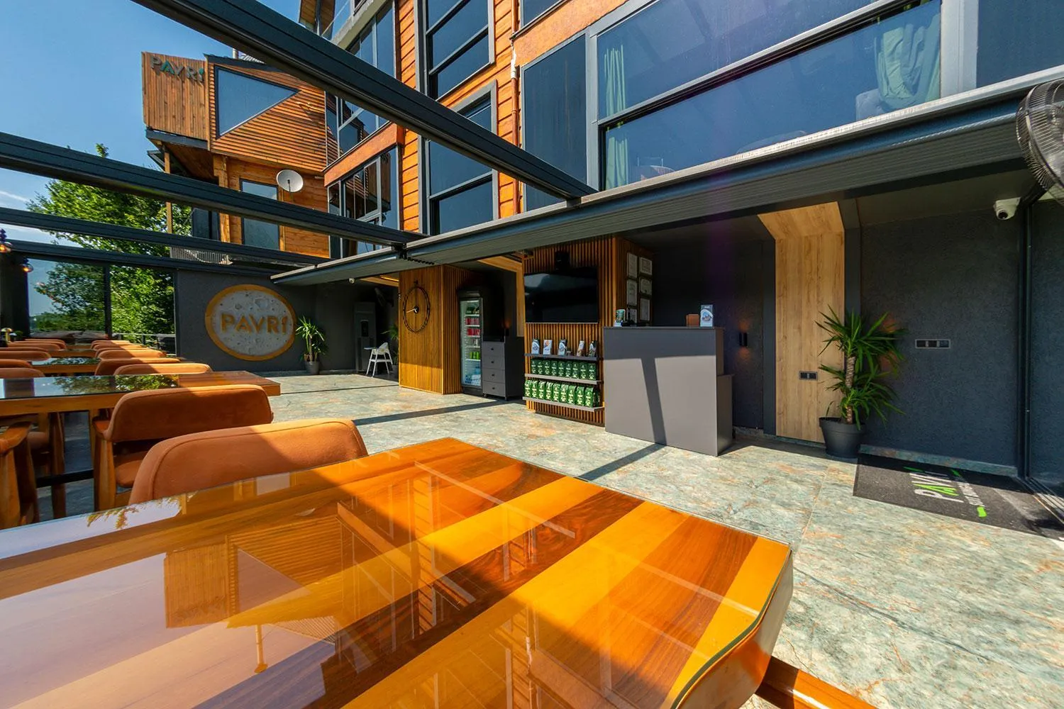 Restaurant/places to eat in Pavri suit bungalov