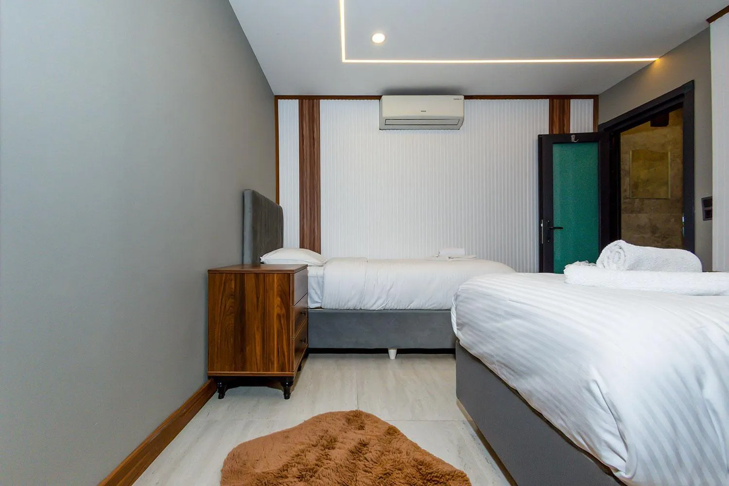 Photo of the whole room, Bed in Pavri suit bungalov