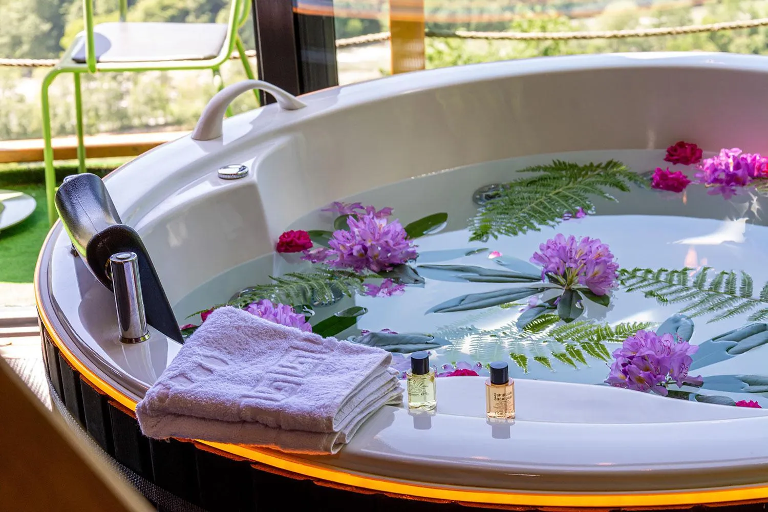 Natural landscape in Pavri suit bungalov