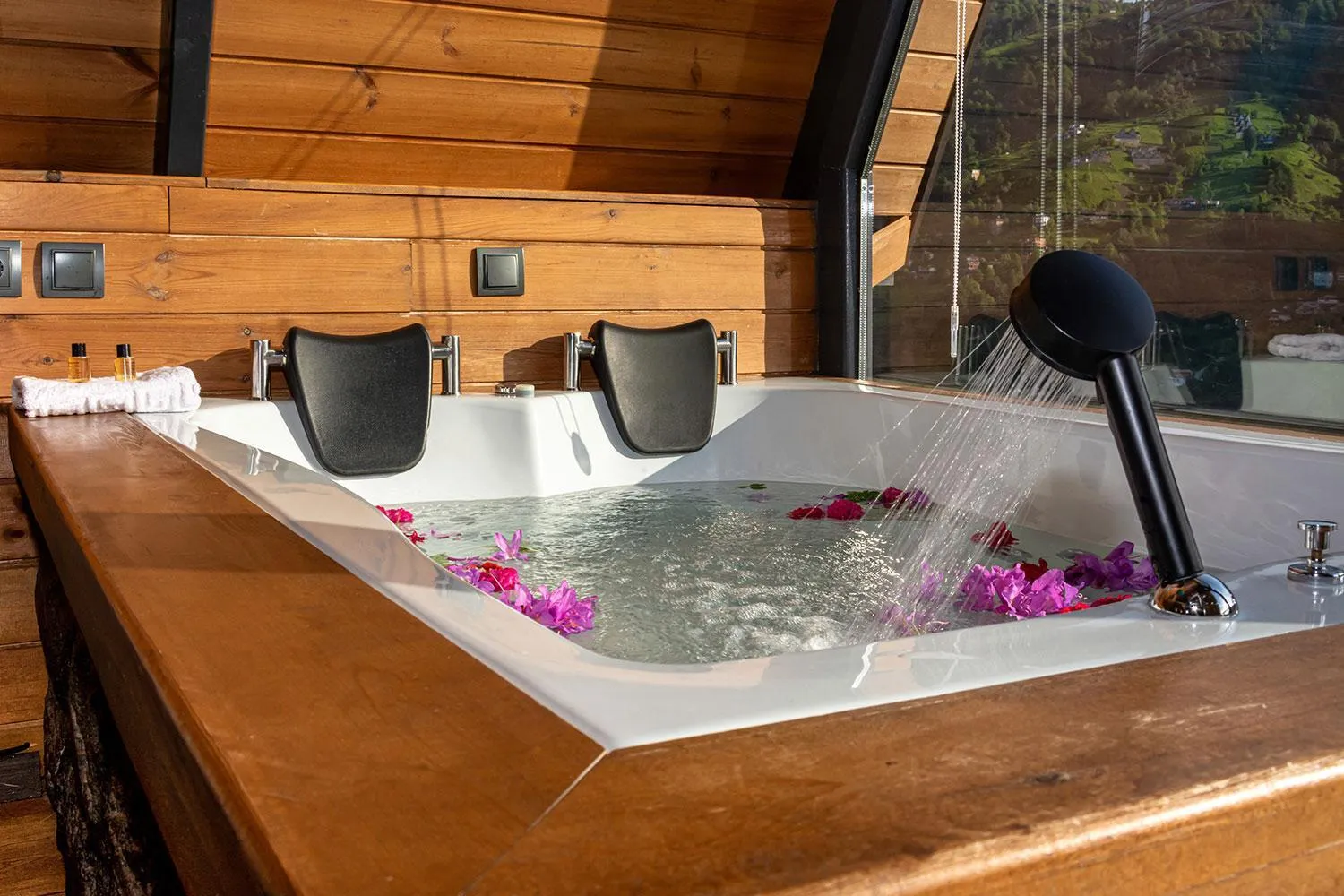 Photo of the whole room in Pavri suit bungalov