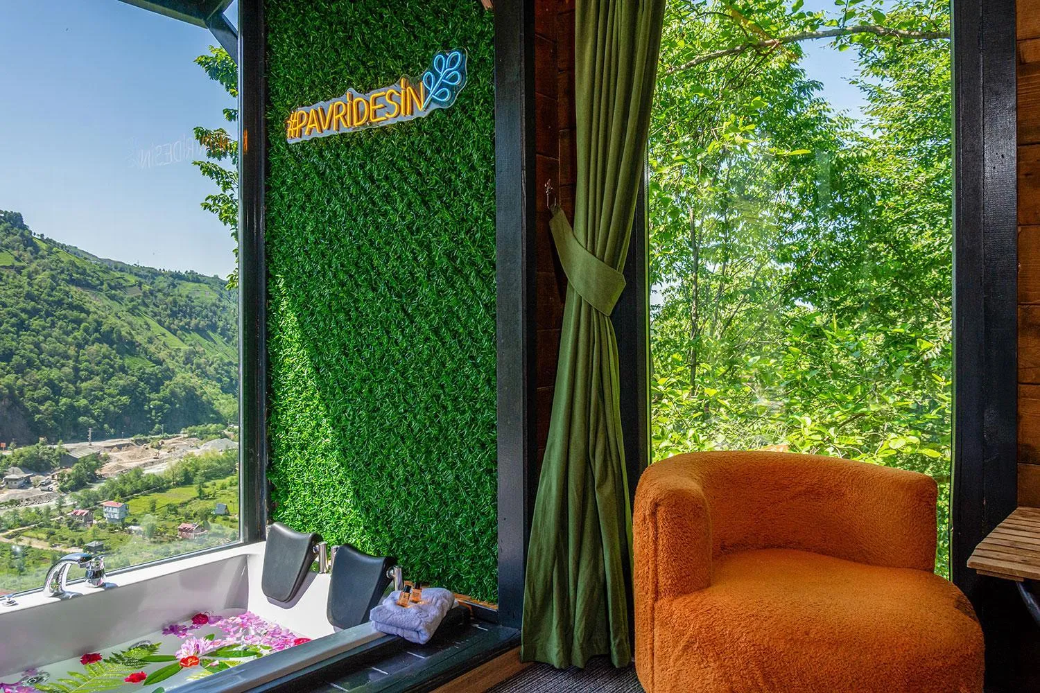 Spring in Pavri suit bungalov