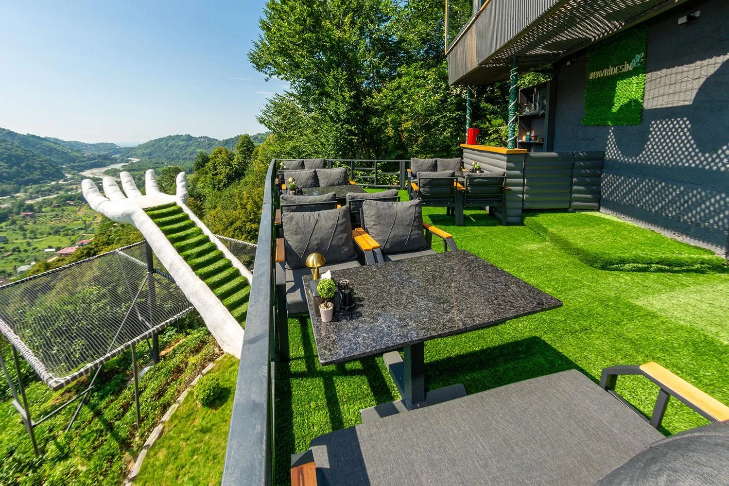 Restaurant/places to eat in Pavri suit bungalov