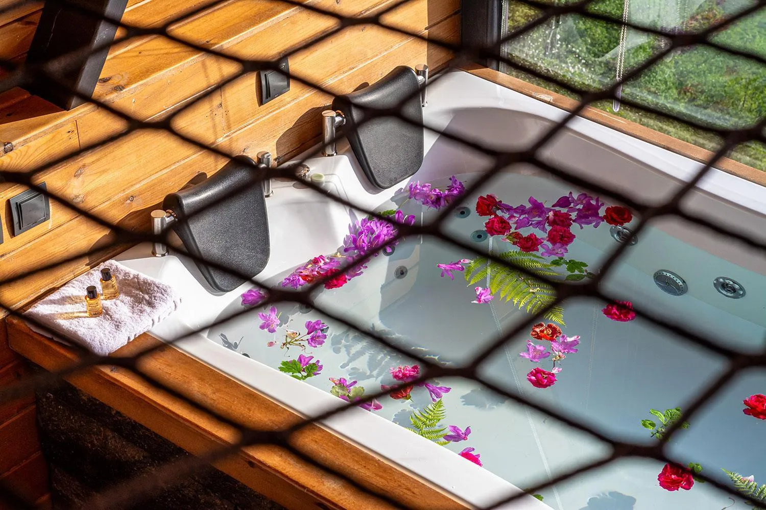 Photo of the whole room in Pavri suit bungalov