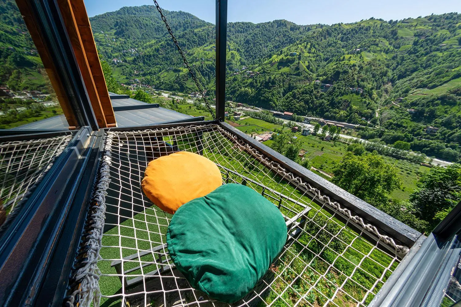 Spring in Pavri suit bungalov