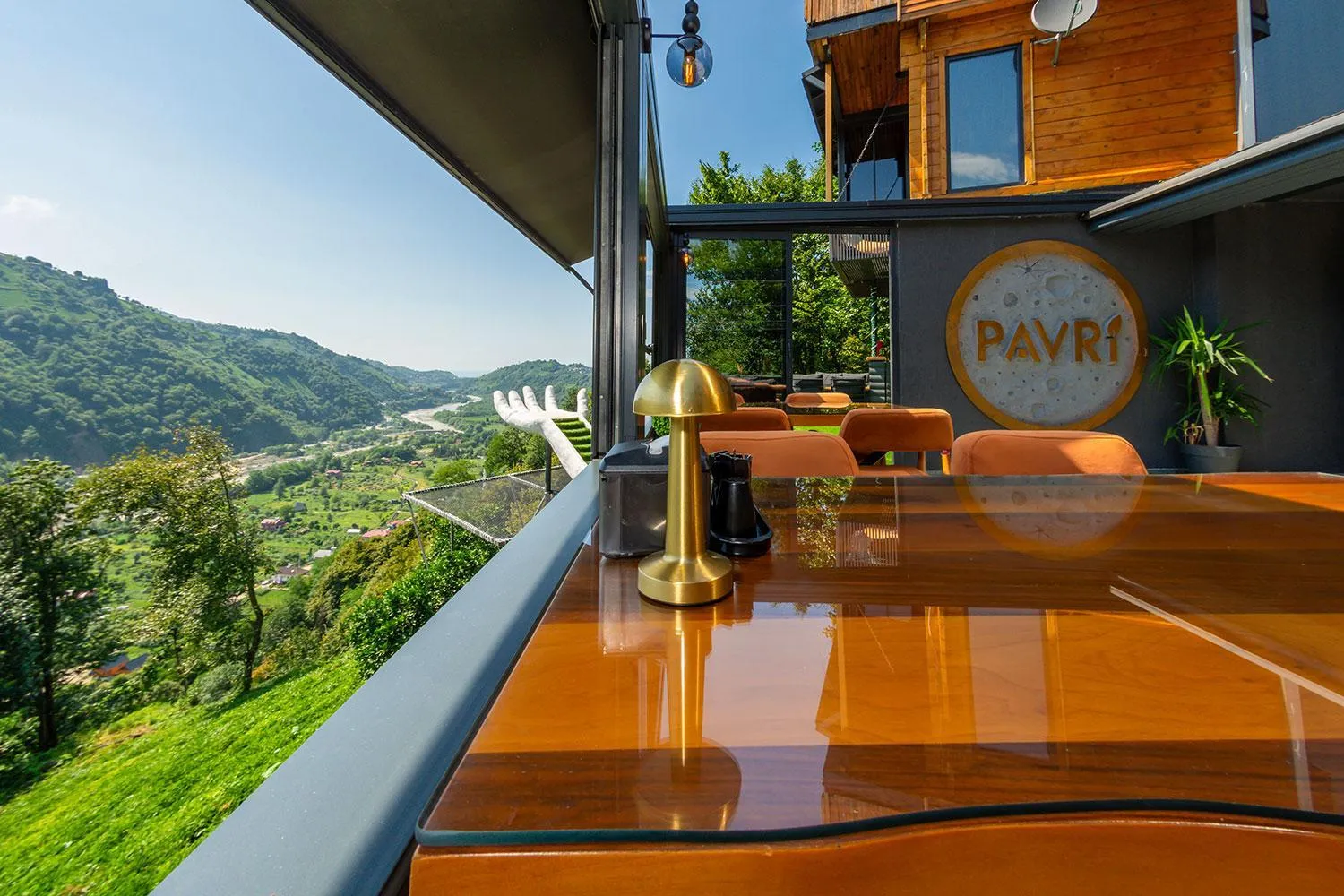 Restaurant/places to eat in Pavri suit bungalov