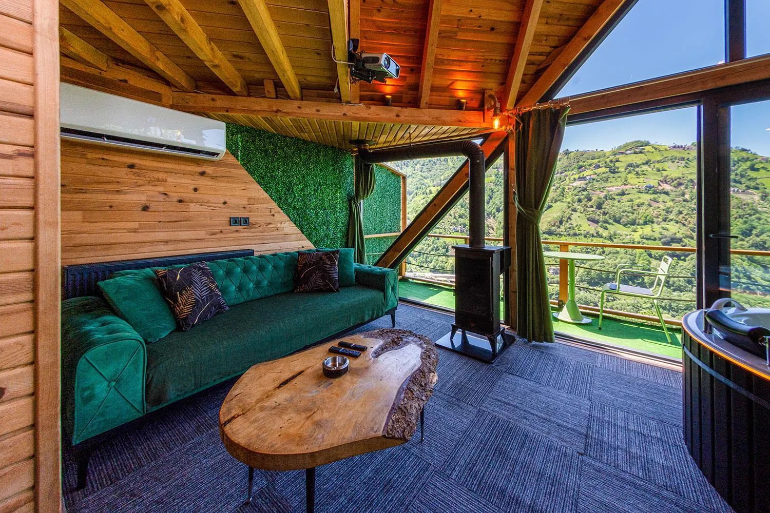 Day in Pavri suit bungalov