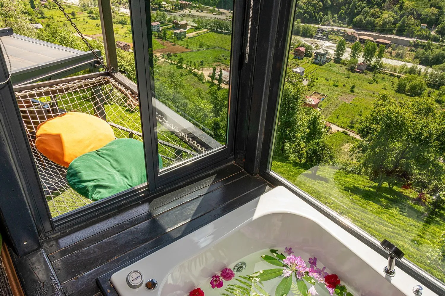 Spring in Pavri suit bungalov