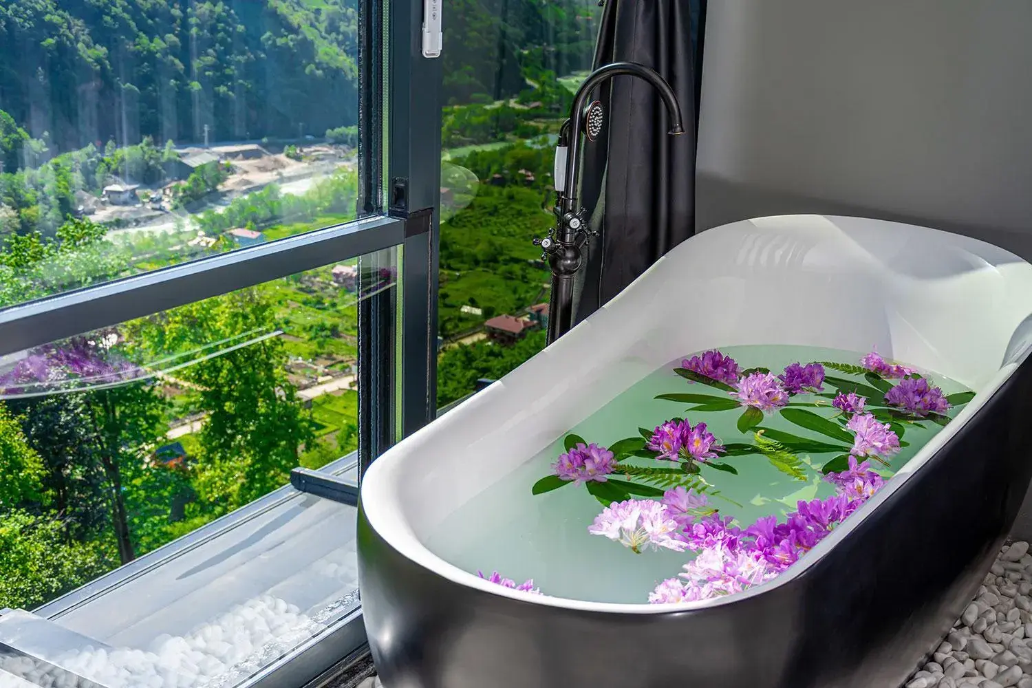 Three-Bedroom Home in Pavri suit bungalov Three-Bedroom Home in Pavri suit bungalov