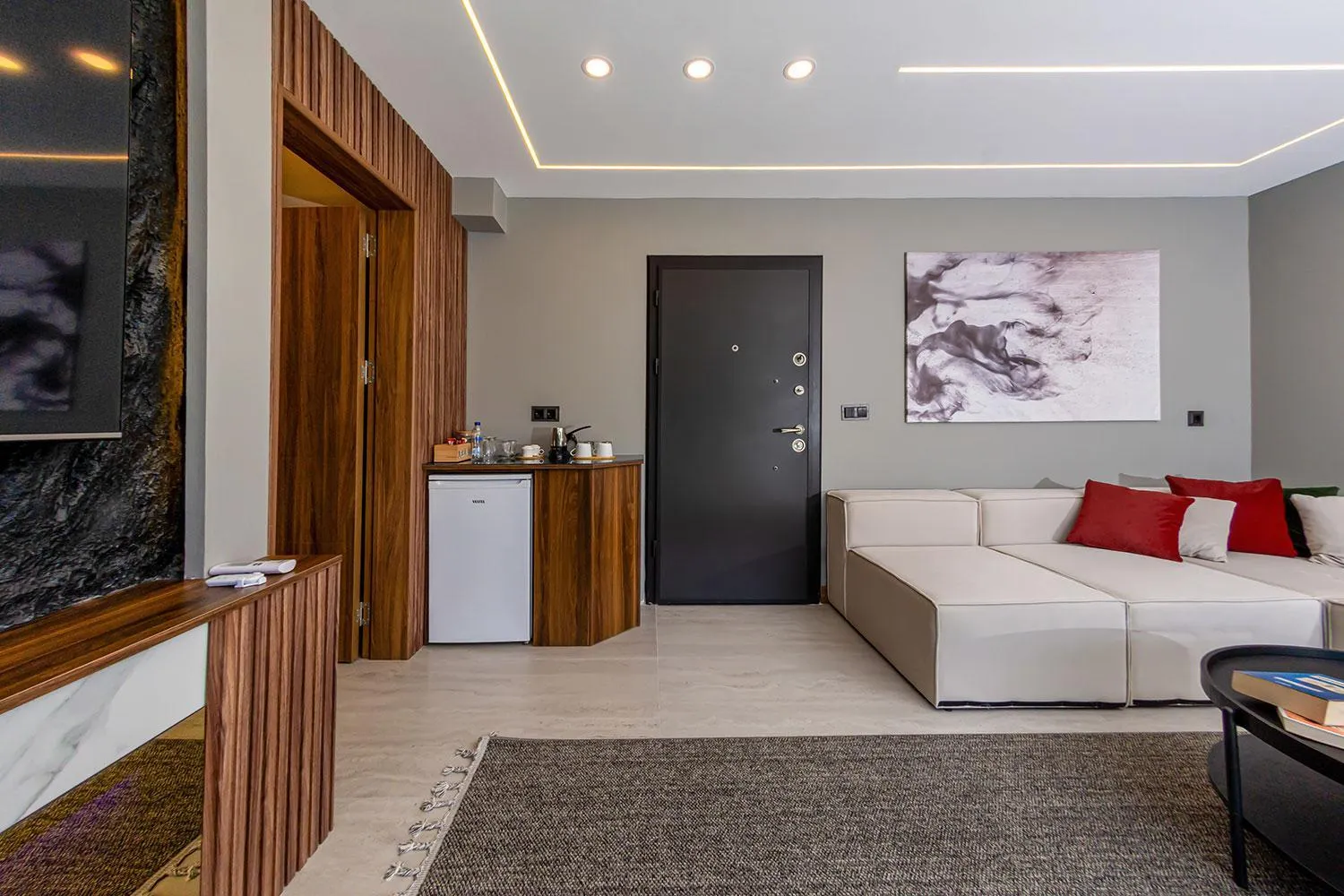 Bed in Pavri suit bungalov