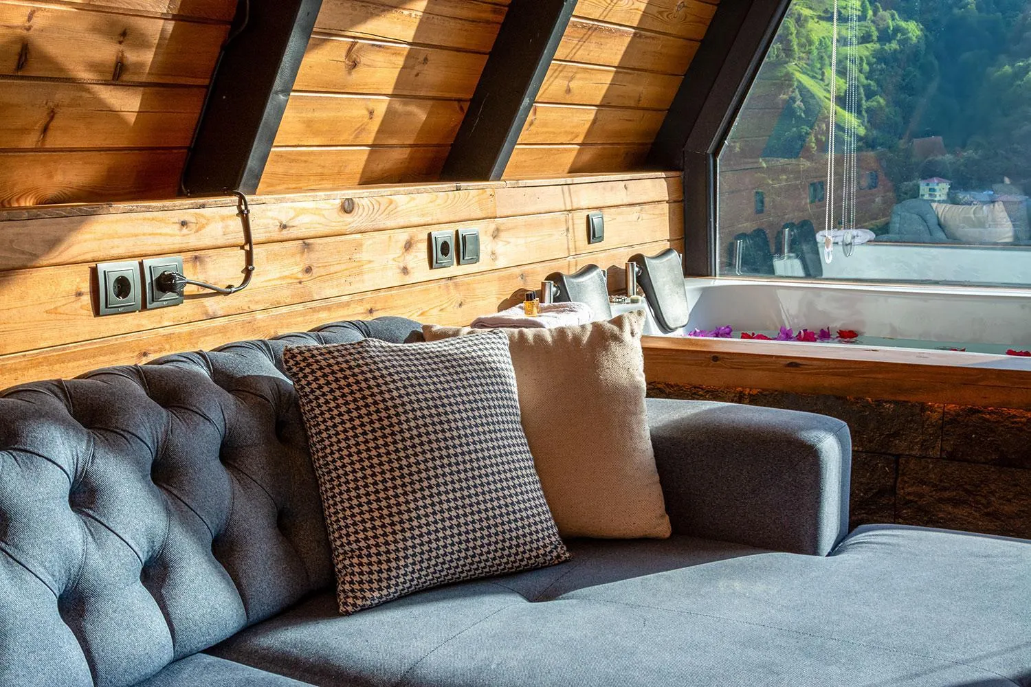 Photo of the whole room in Pavri suit bungalov