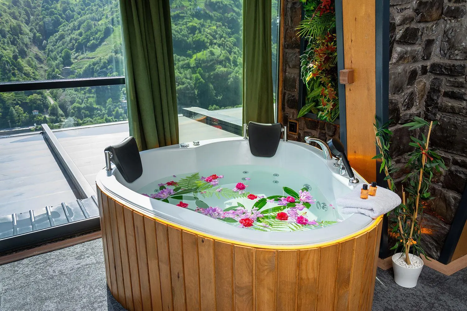 Natural landscape in Pavri suit bungalov