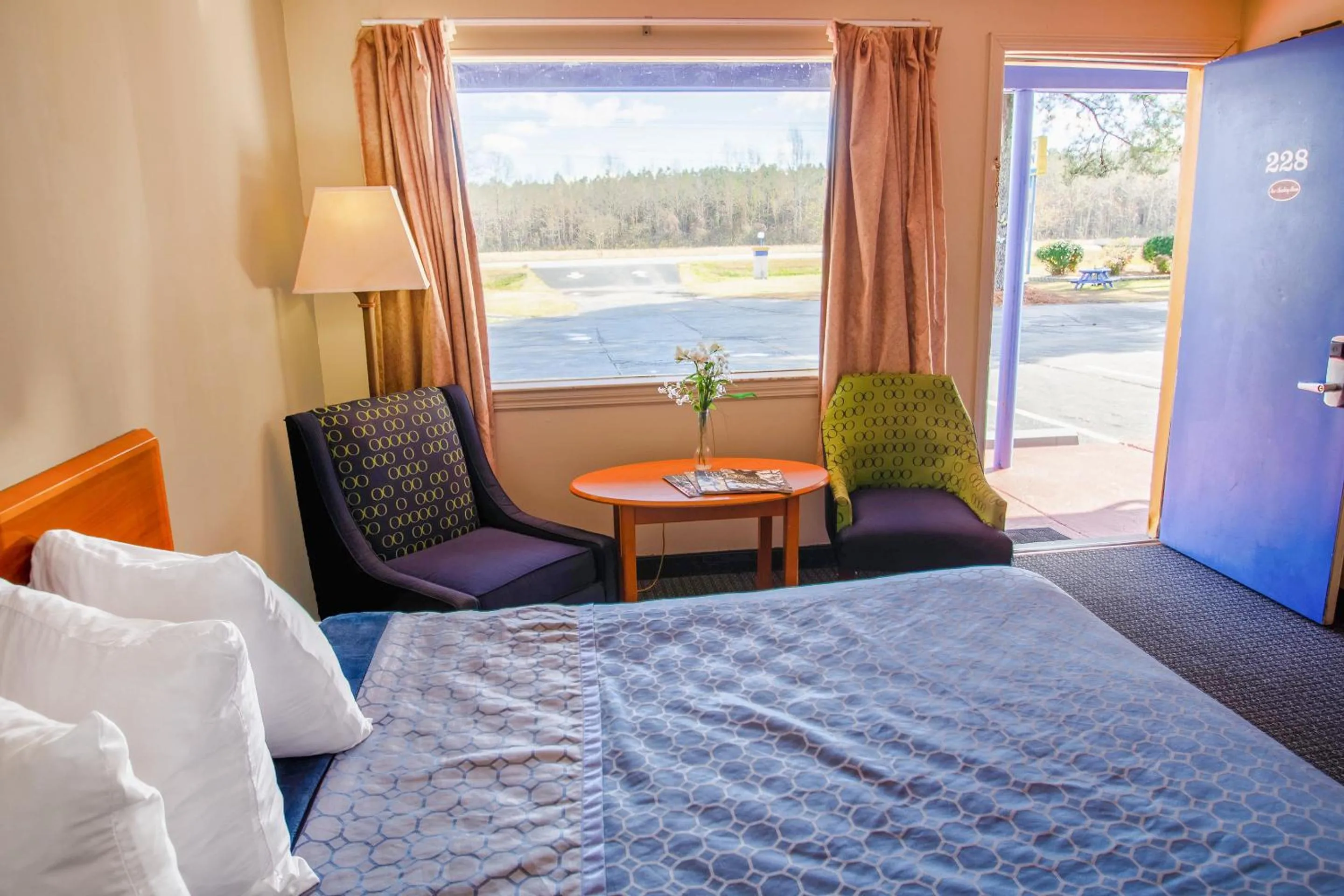 Bedroom, Bed in Sportsman's Inn Plymouth 252-793-3095