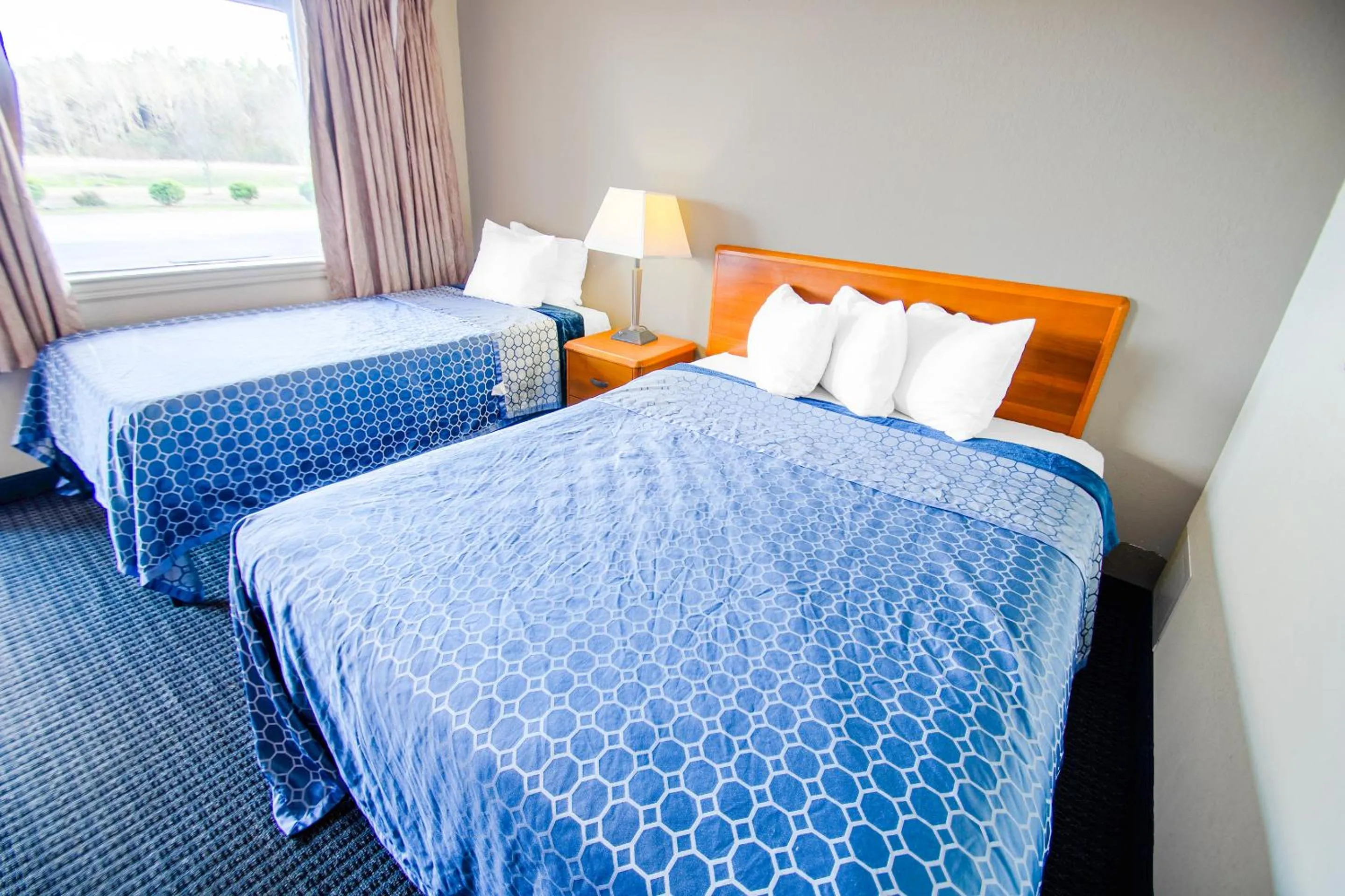 Bedroom, Bed in Sportsman's Inn Plymouth 252-793-3095