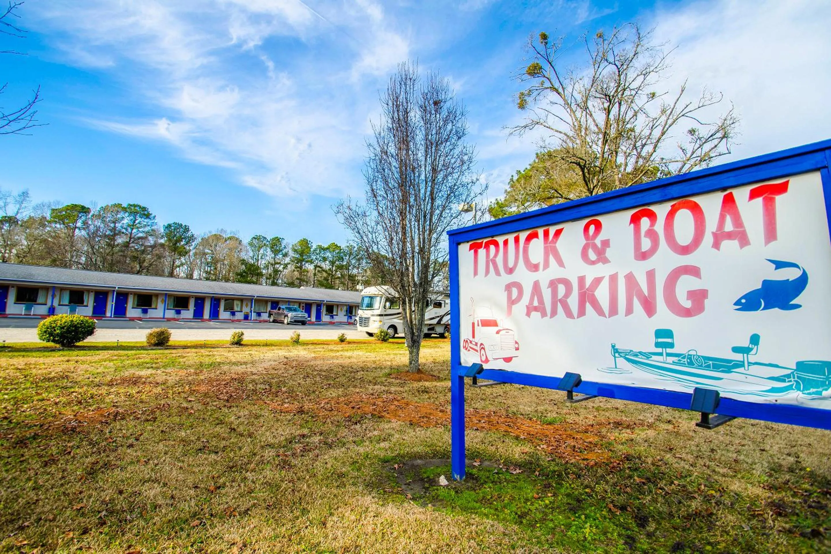 Parking in Sportsman's Inn Plymouth 252-793-3095