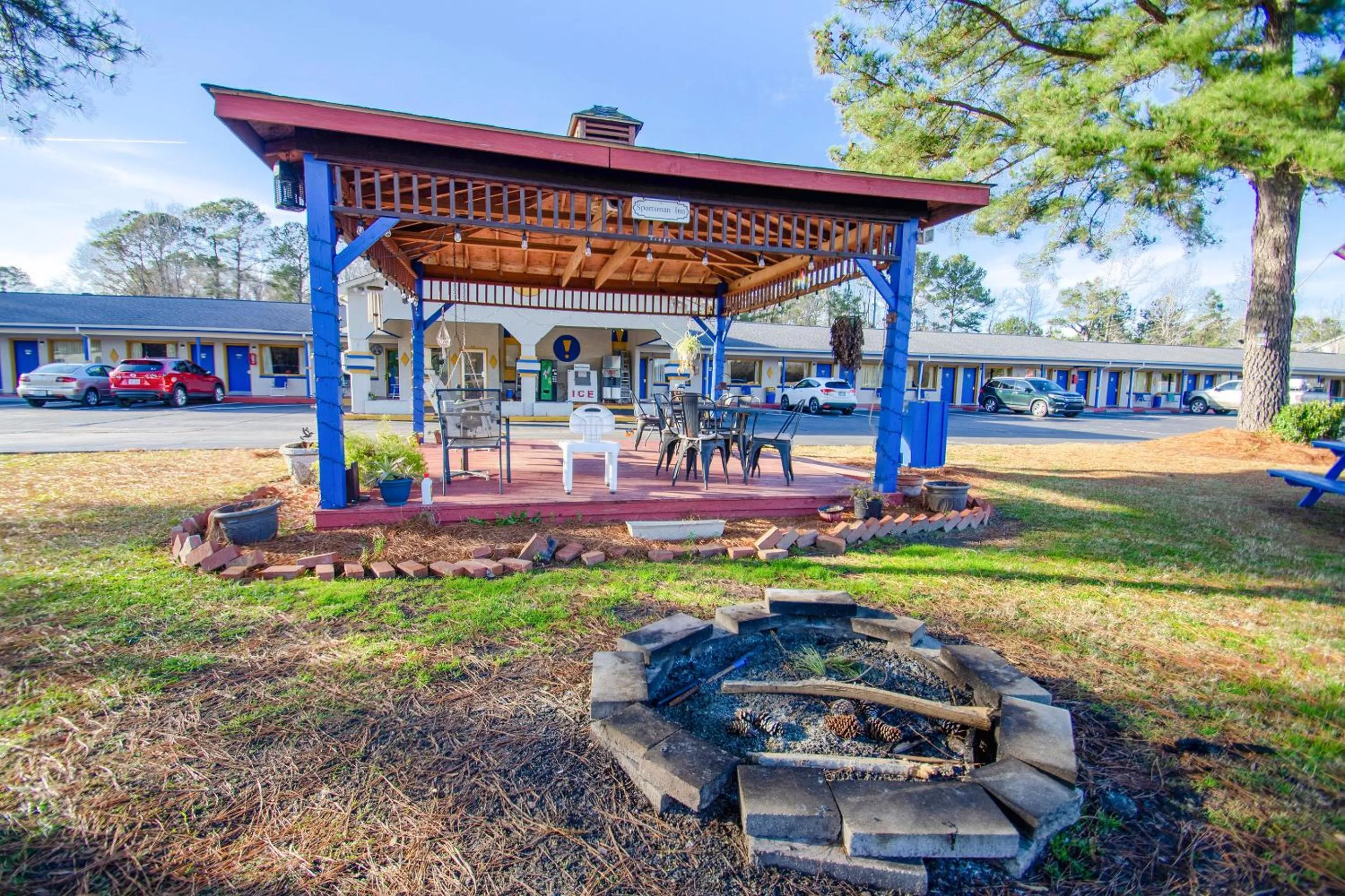 Parking in Sportsman's Inn Plymouth 252-793-3095