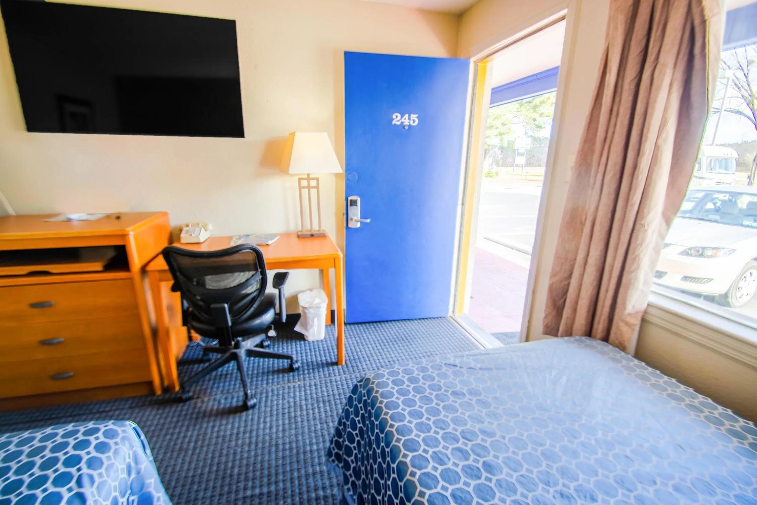 Bedroom, Bed in Sportsman's Inn Plymouth 252-793-3095