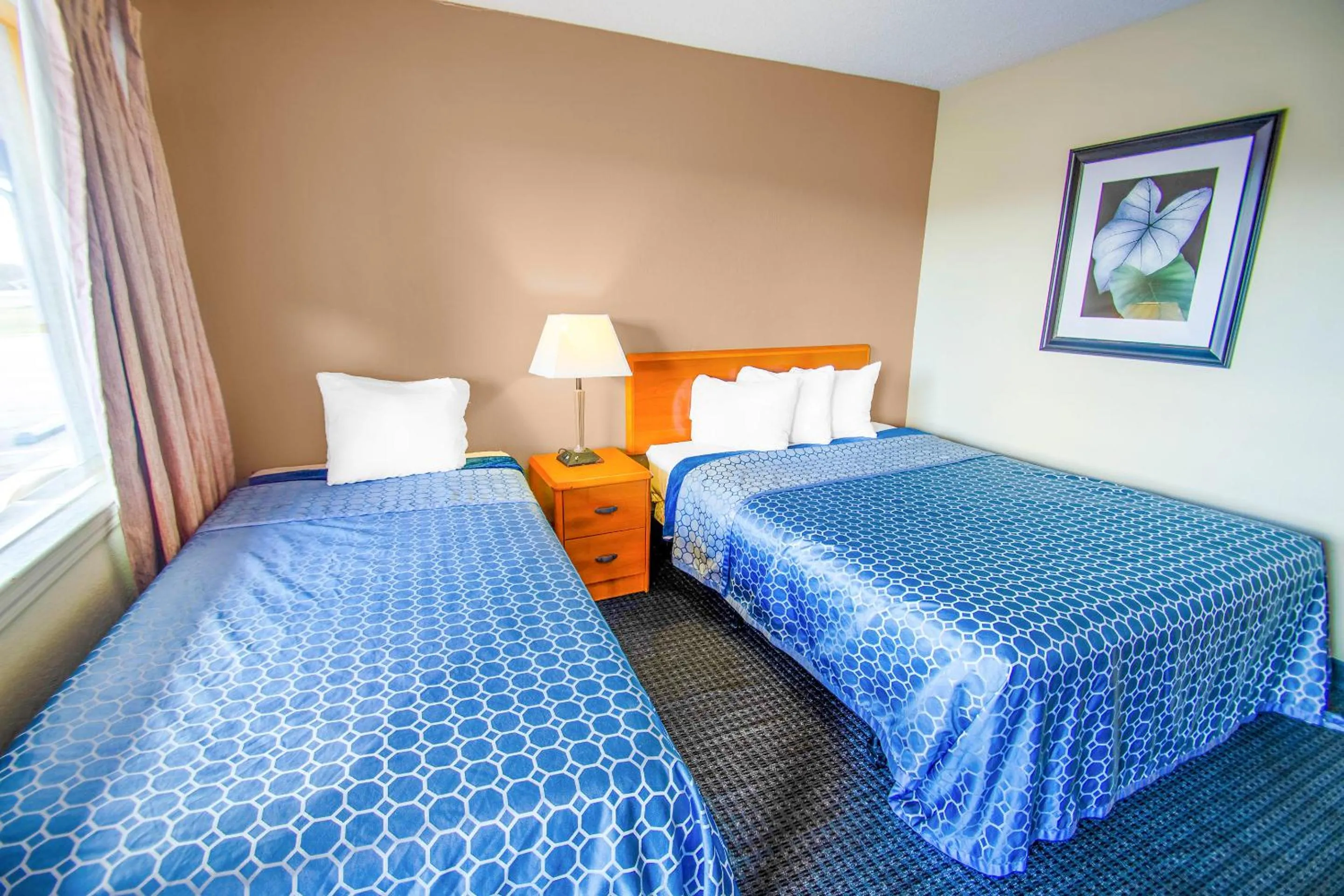 Bedroom, Bed in Sportsman's Inn Plymouth 252-793-3095