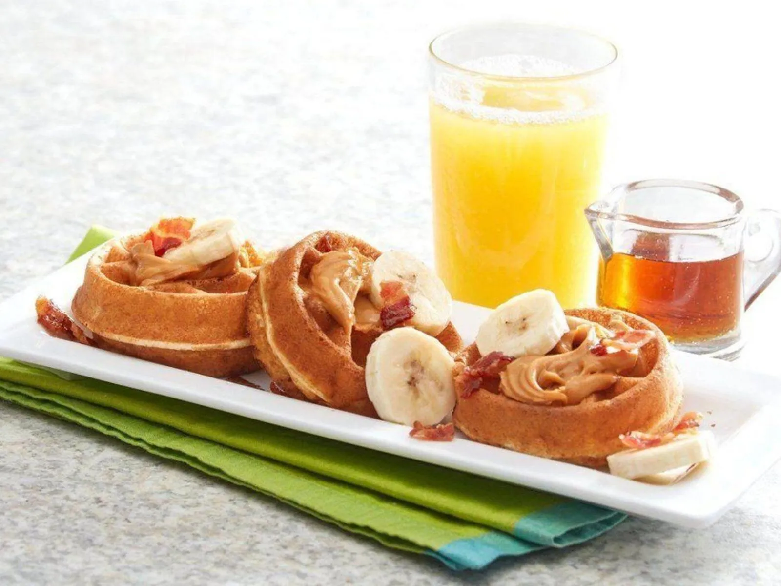 Breakfast in Fairfield Inn & Suites by Marriott Alexandria West/Mark Center