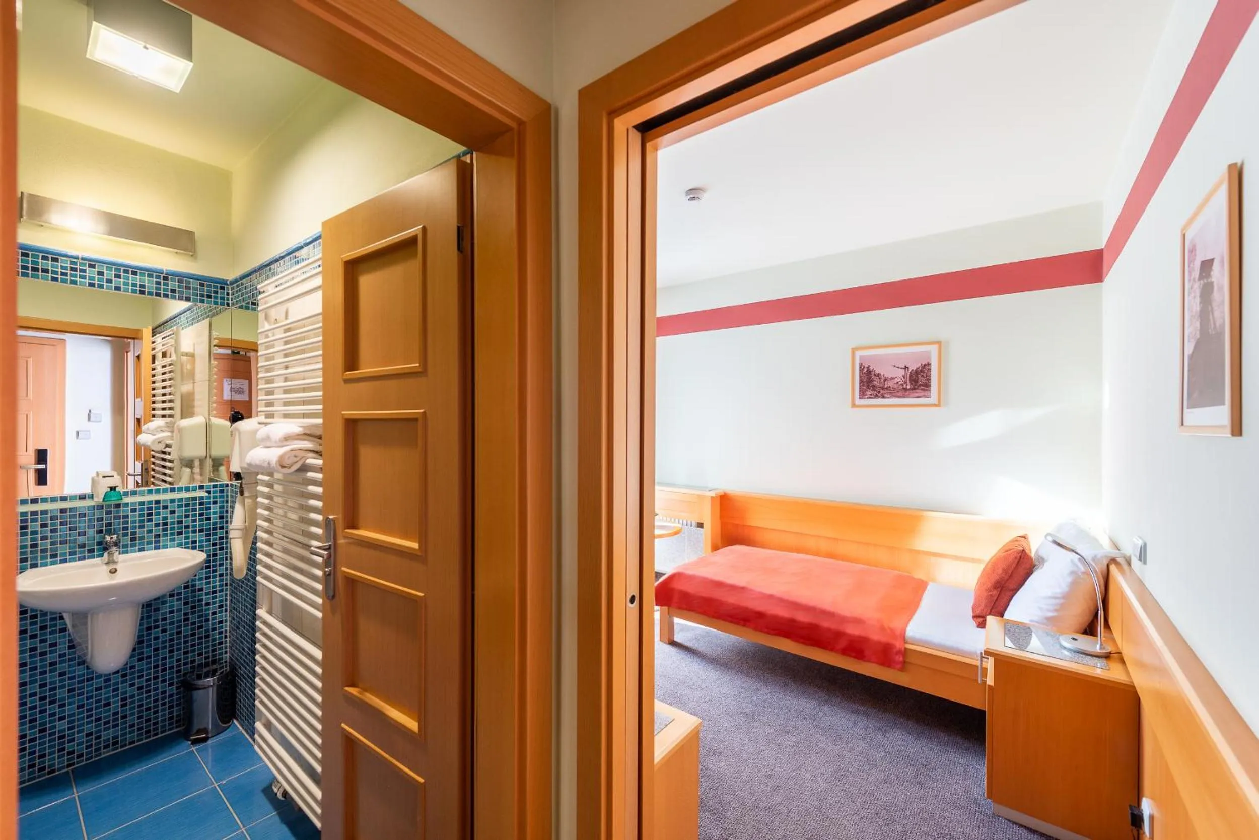 Bathroom, Bed in Jan Maria Hotel