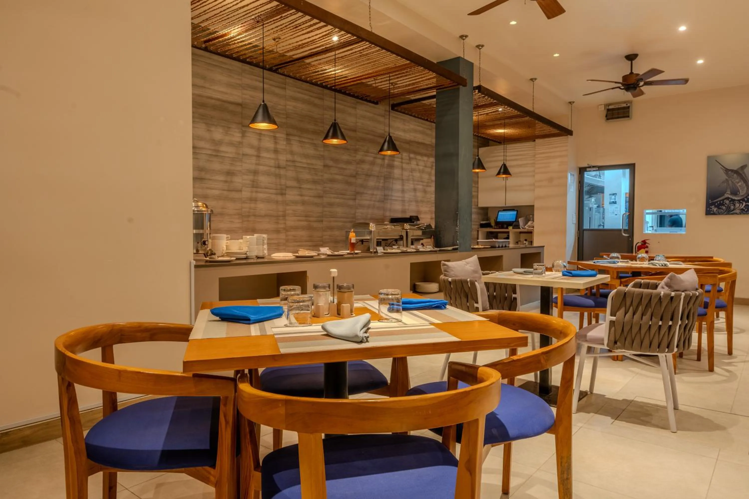 Restaurant/places to eat in Sky Beach Maldives - Dhiffushi