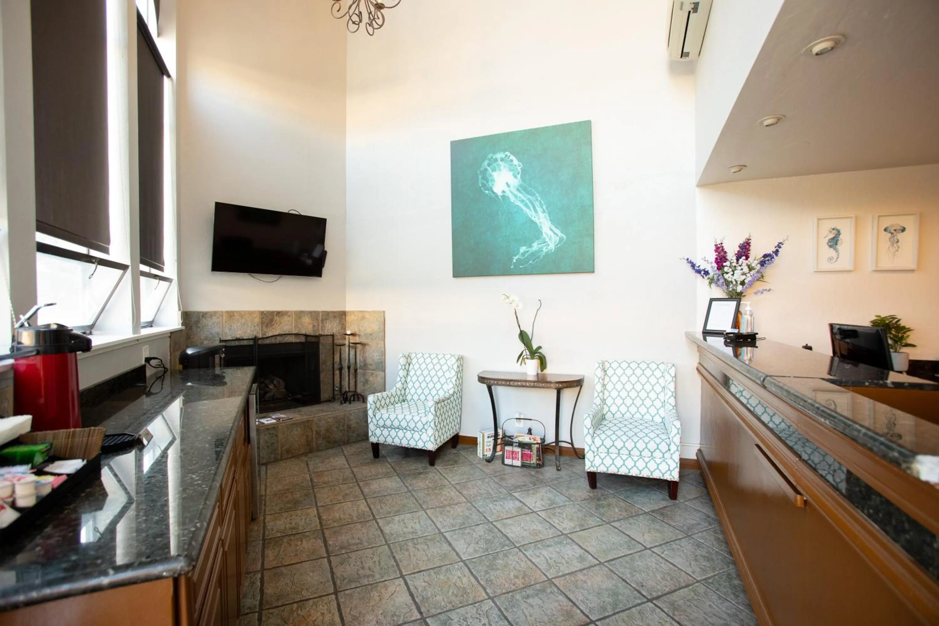 Lobby or reception in Munras Inn