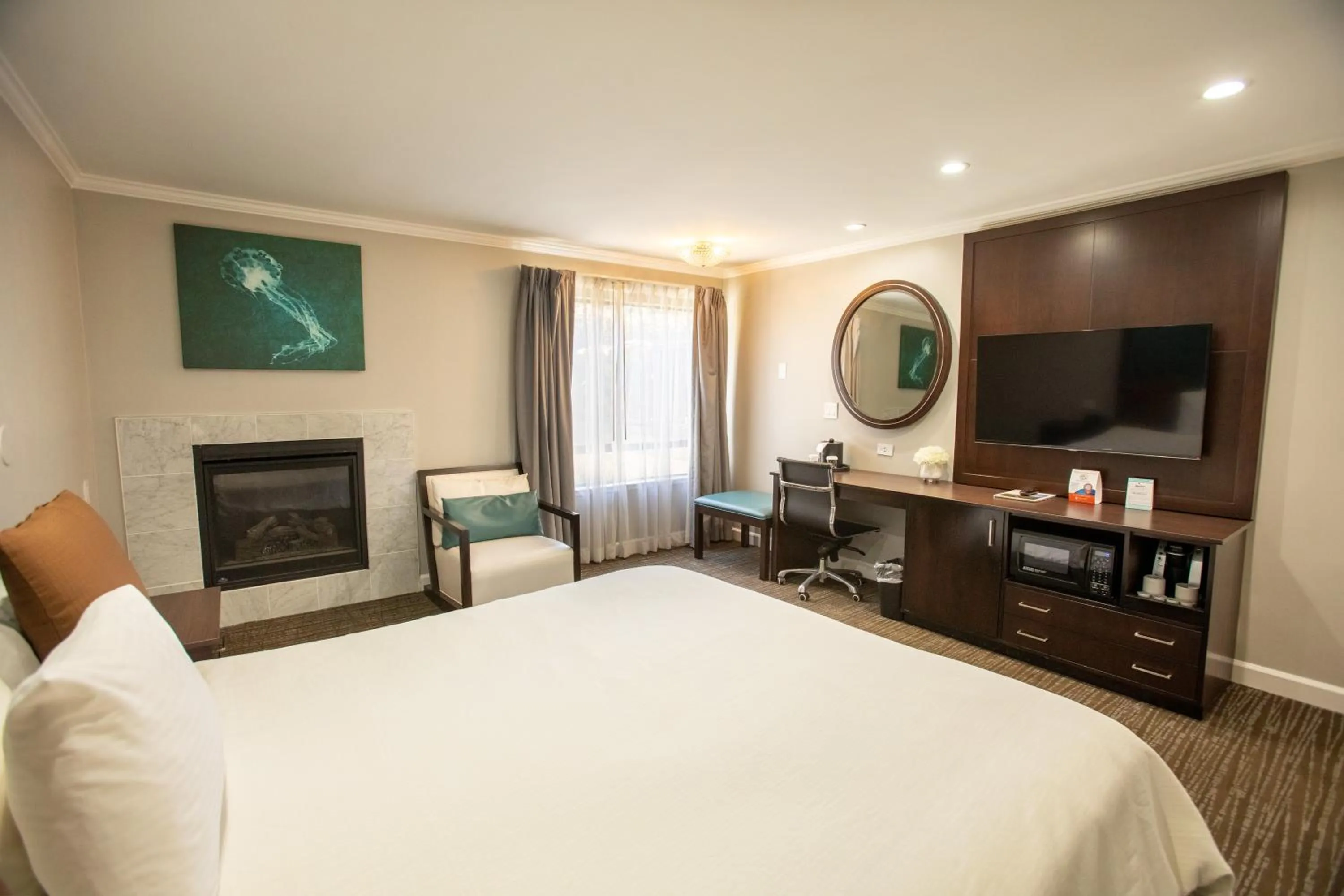 TV and multimedia, Bed in Munras Inn