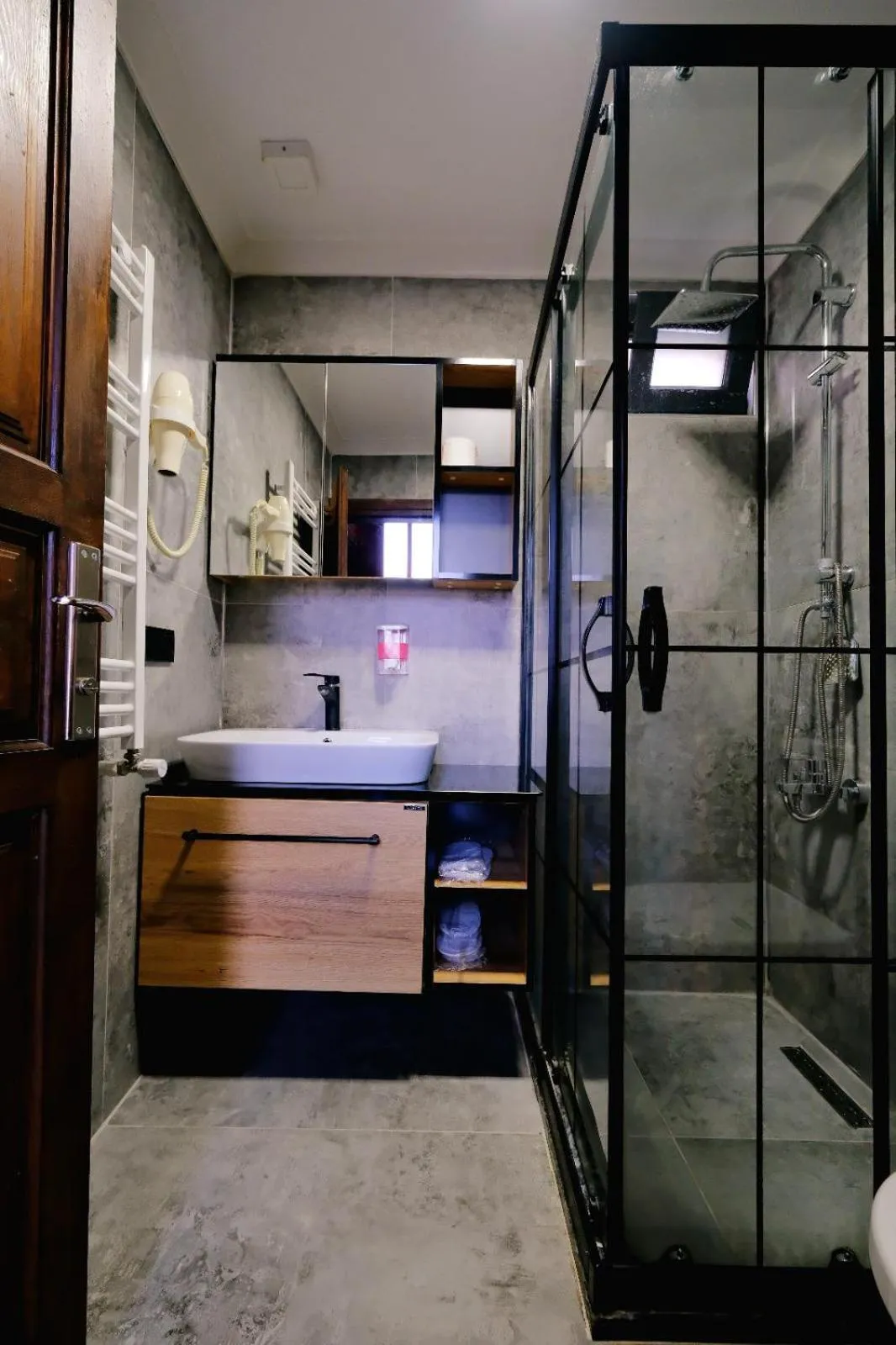 Shower in Woodlodge Country Sapanca