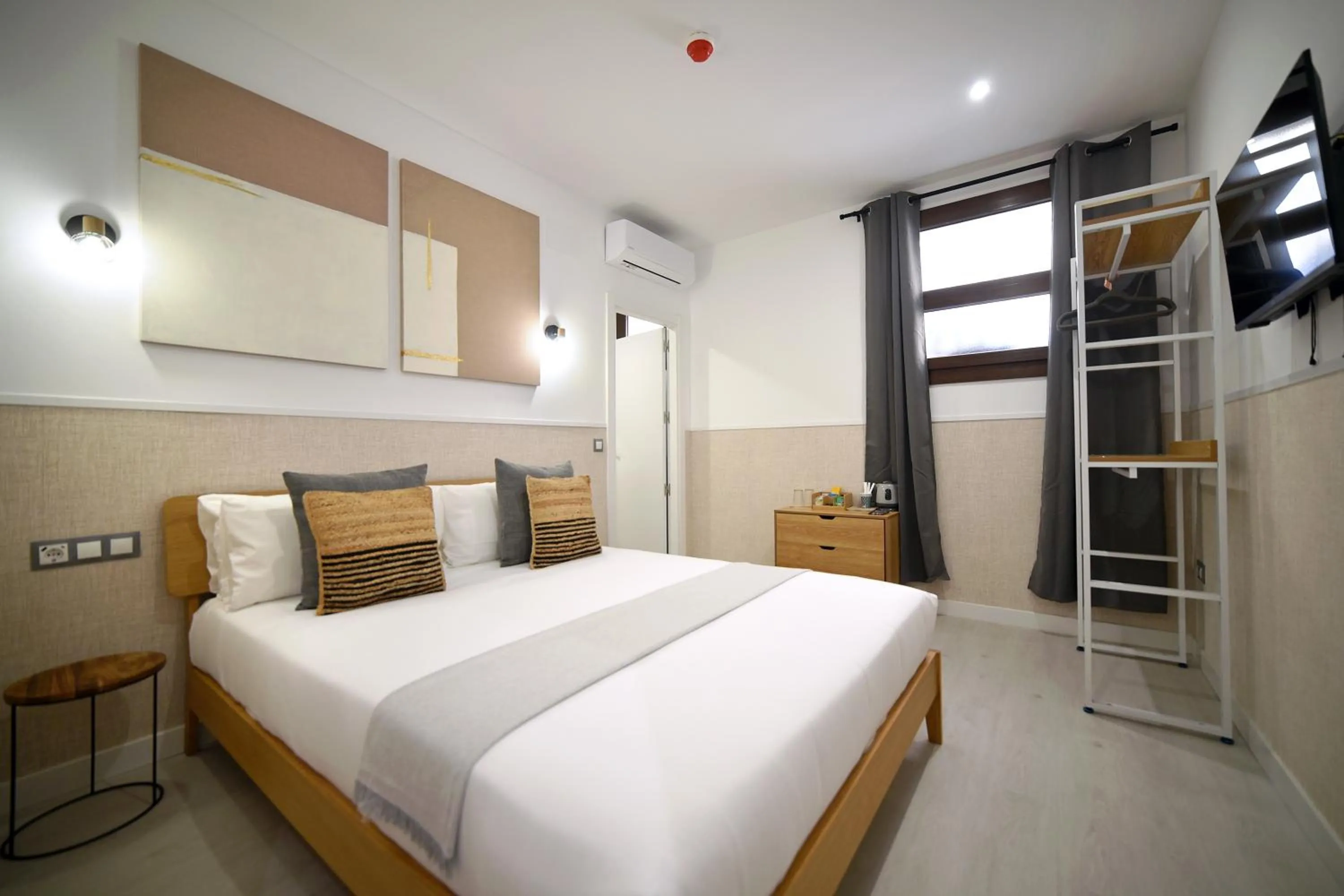 TV and multimedia, Bed in Dobo Azacanes Hostal