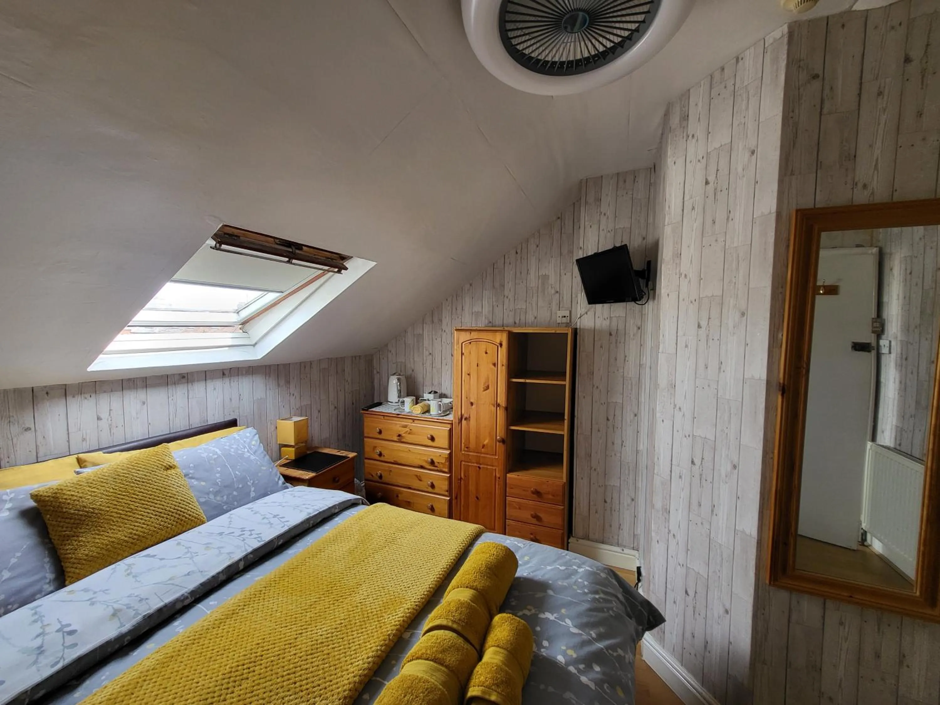 Bed in Daffodil Guest House