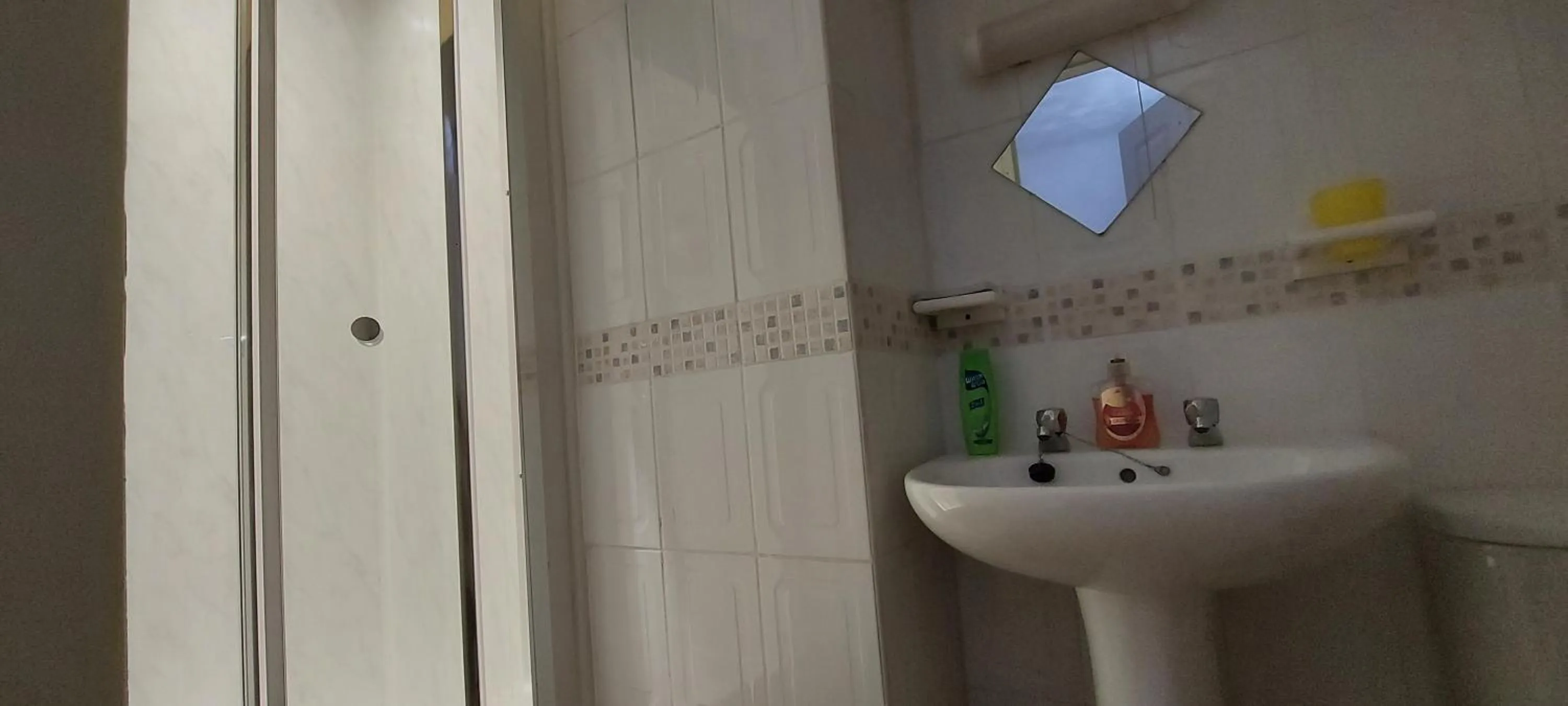 Bathroom in Daffodil Guest House