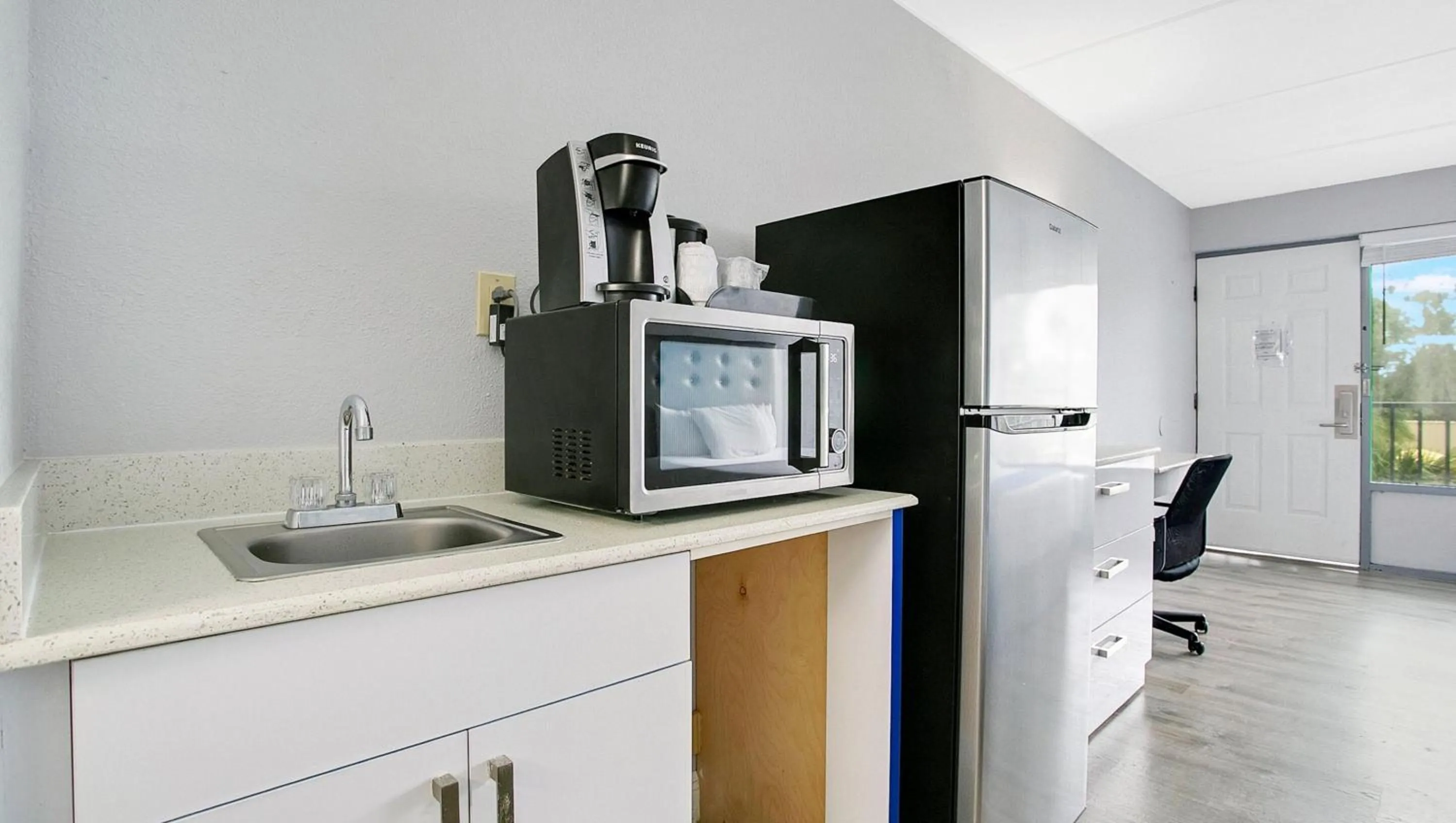 Kitchen or kitchenette in Home 1 Suites Extended Stay - Kissimmee