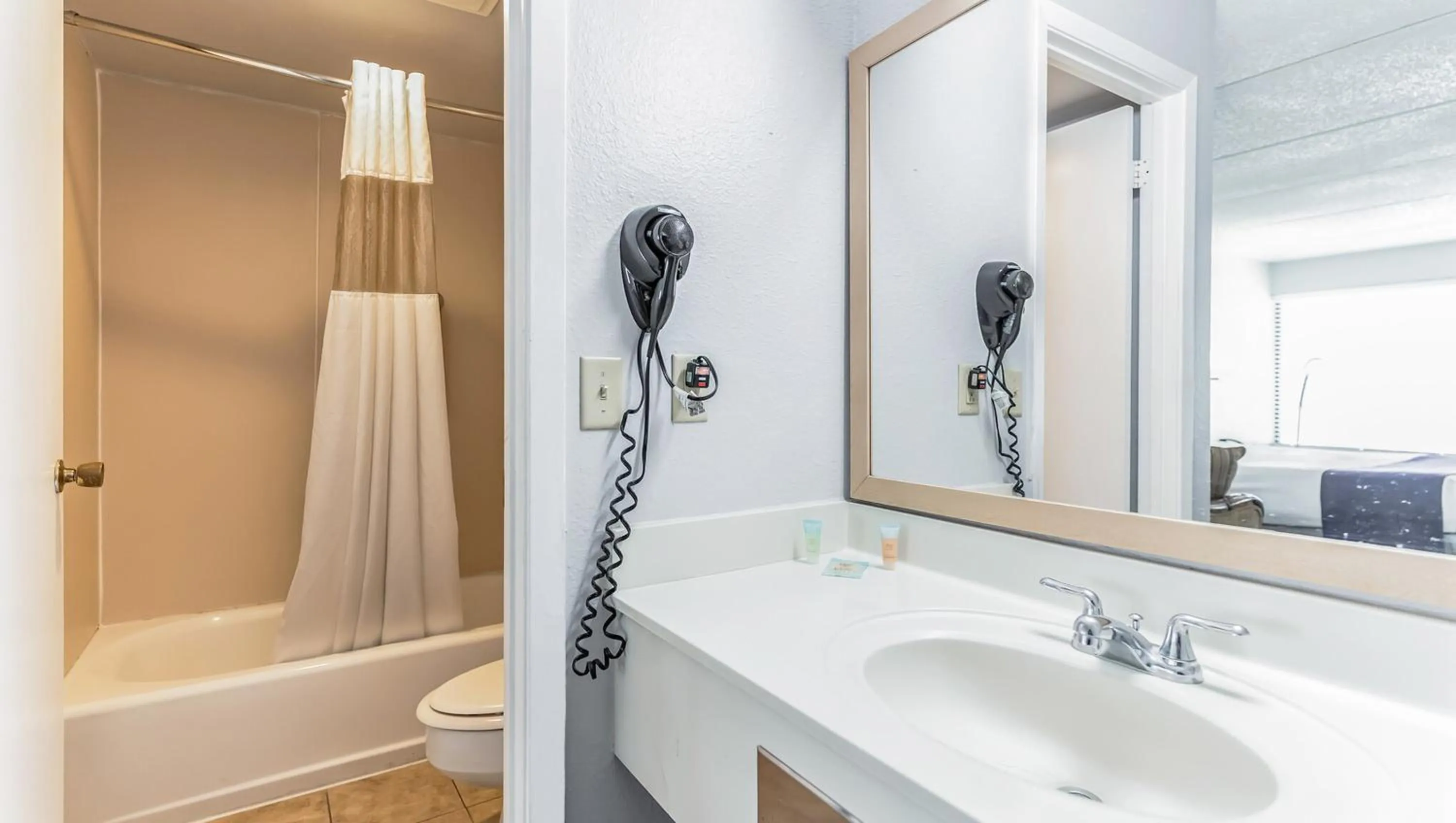 Bathroom in Home 1 Suites Extended Stay - Kissimmee