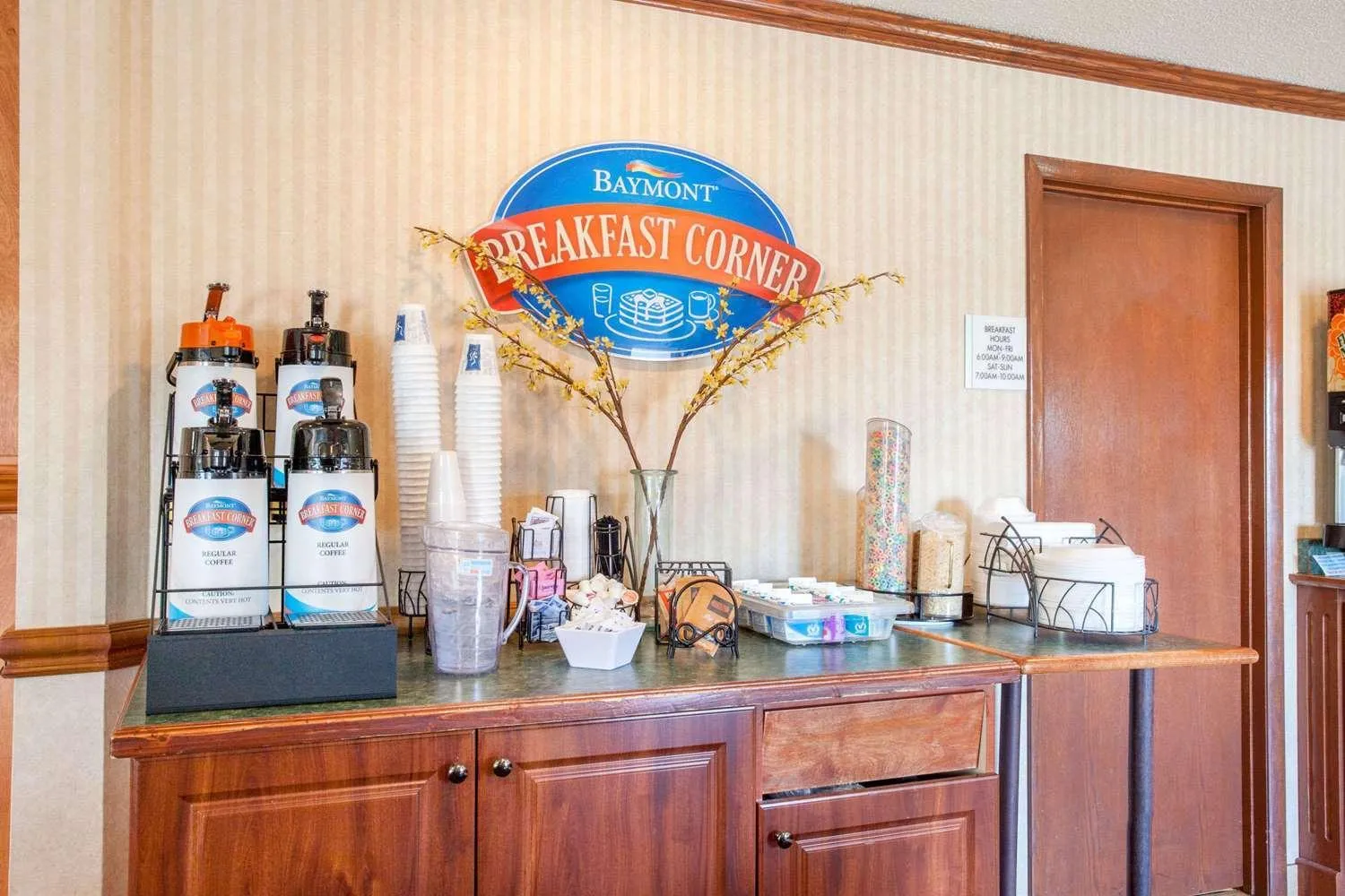 Continental breakfast in Baymont by Wyndham Detroit/Roseville