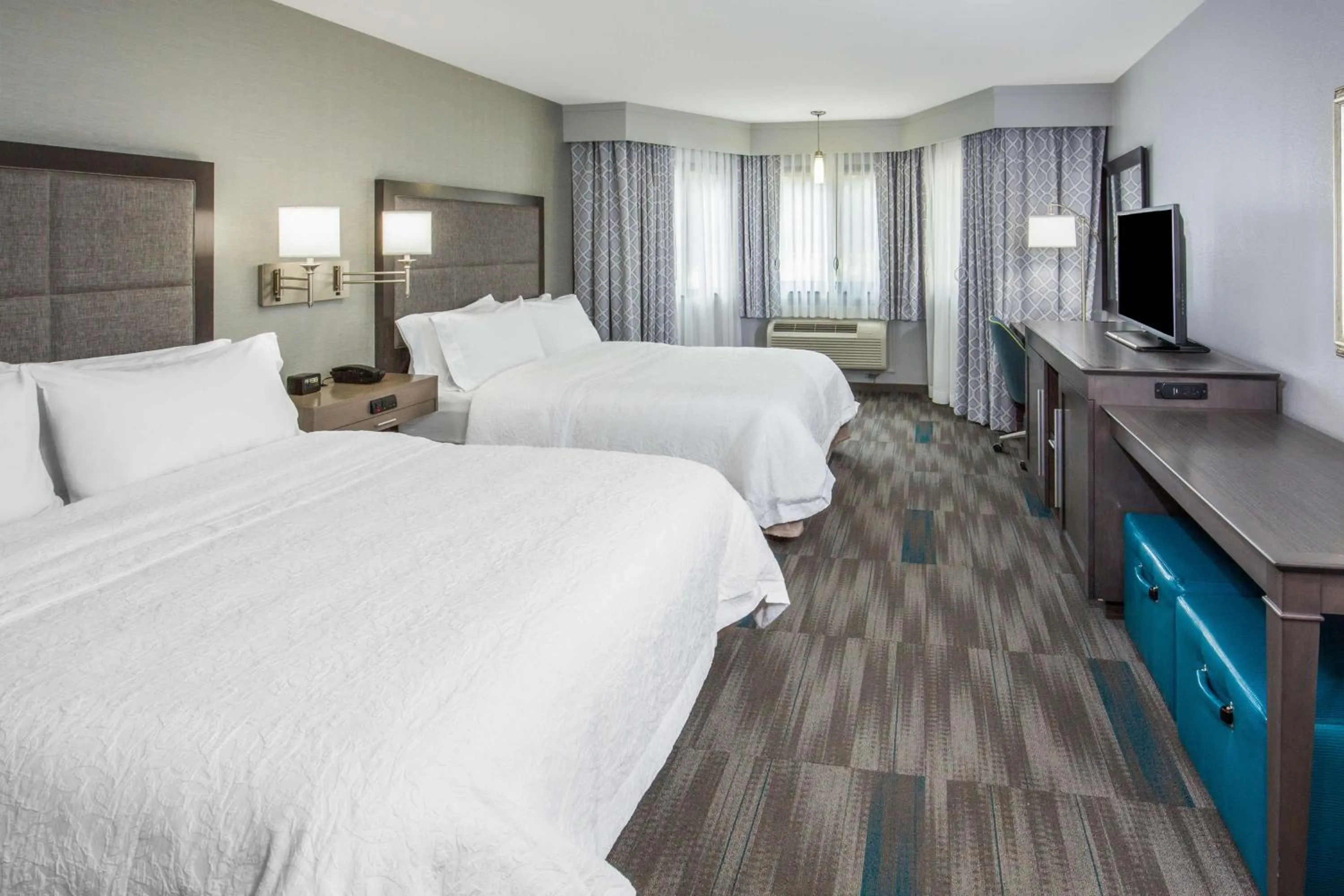 Bed in Hampton Inn Monterey