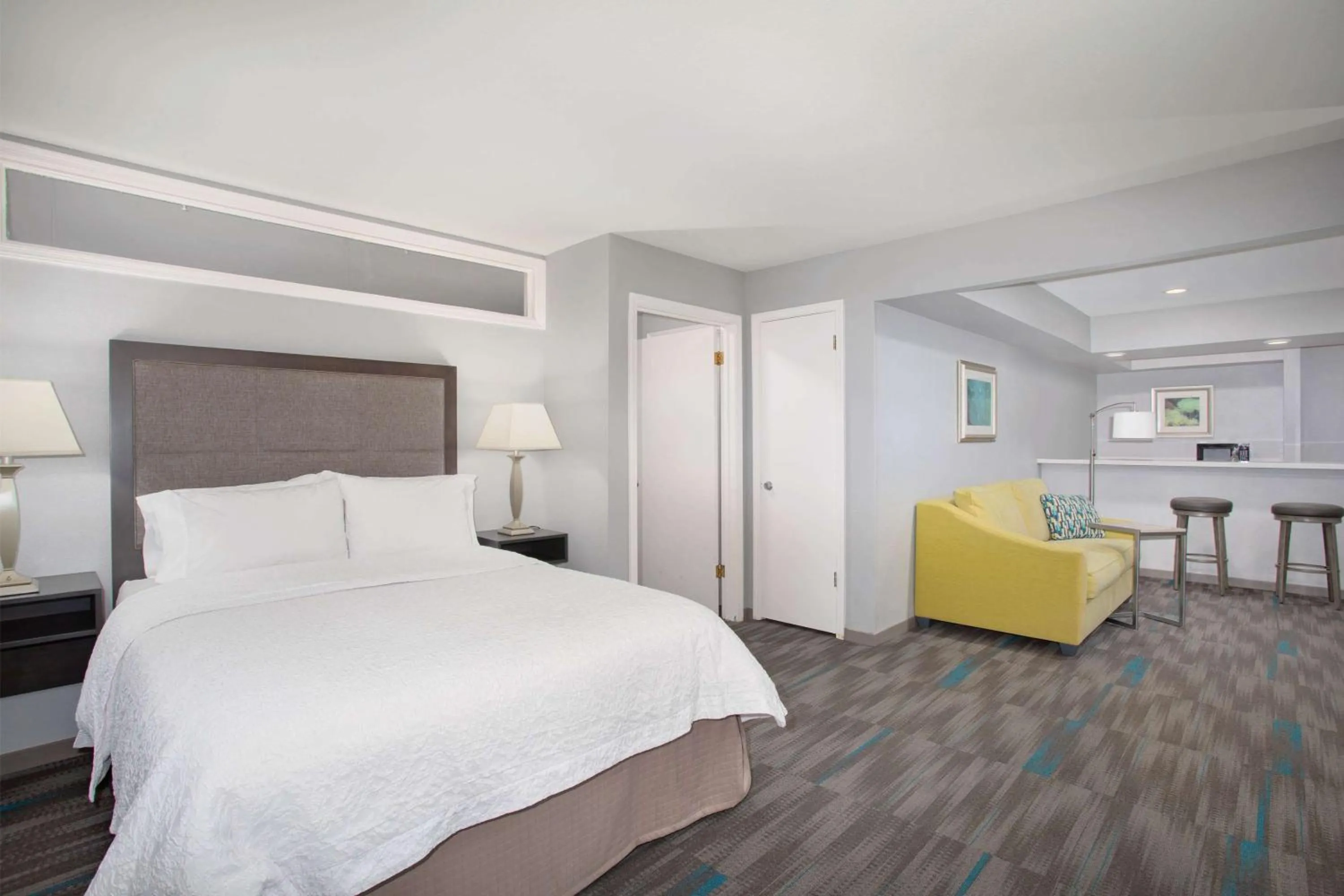 Bed in Hampton Inn Monterey