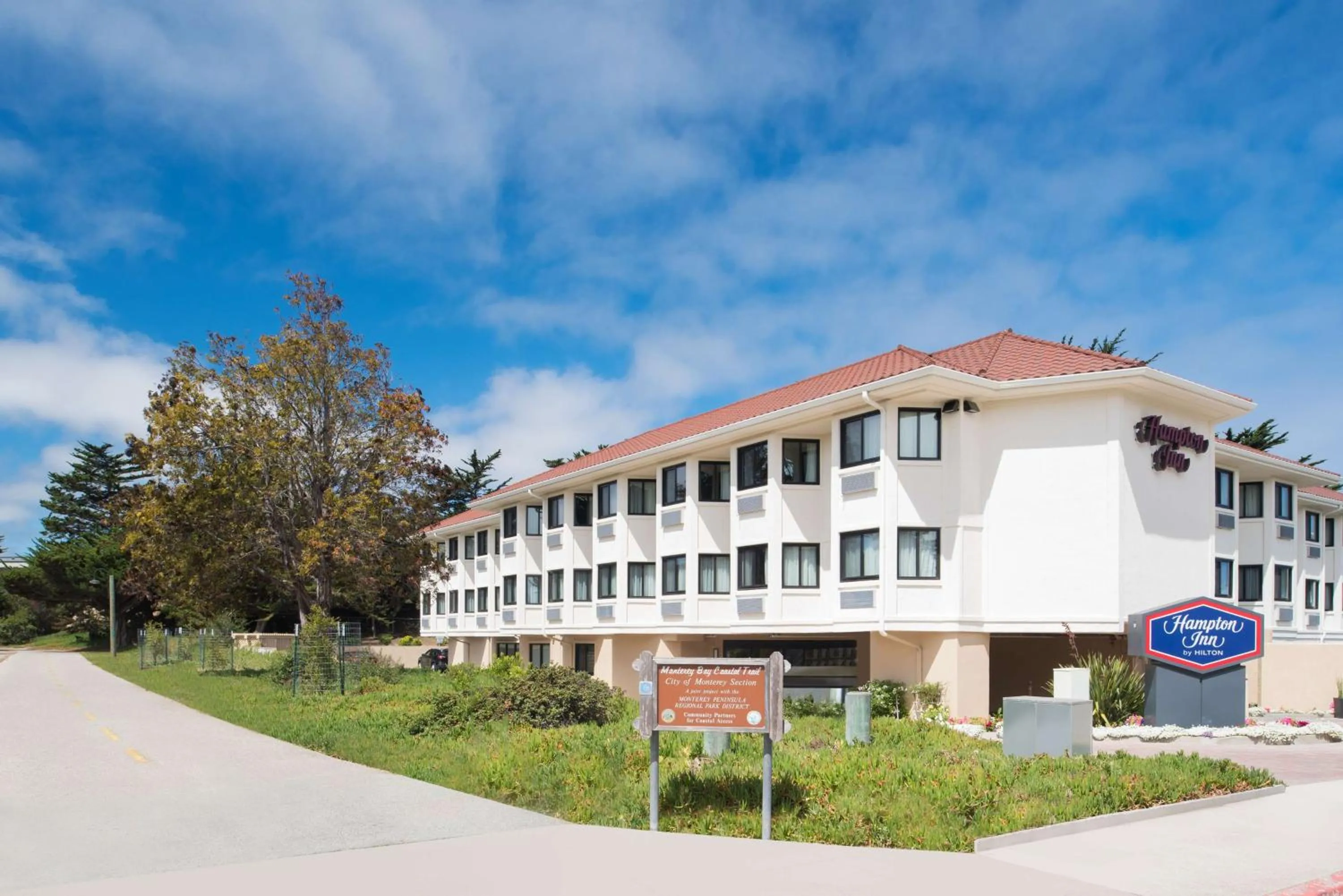 Property building in Hampton Inn Monterey