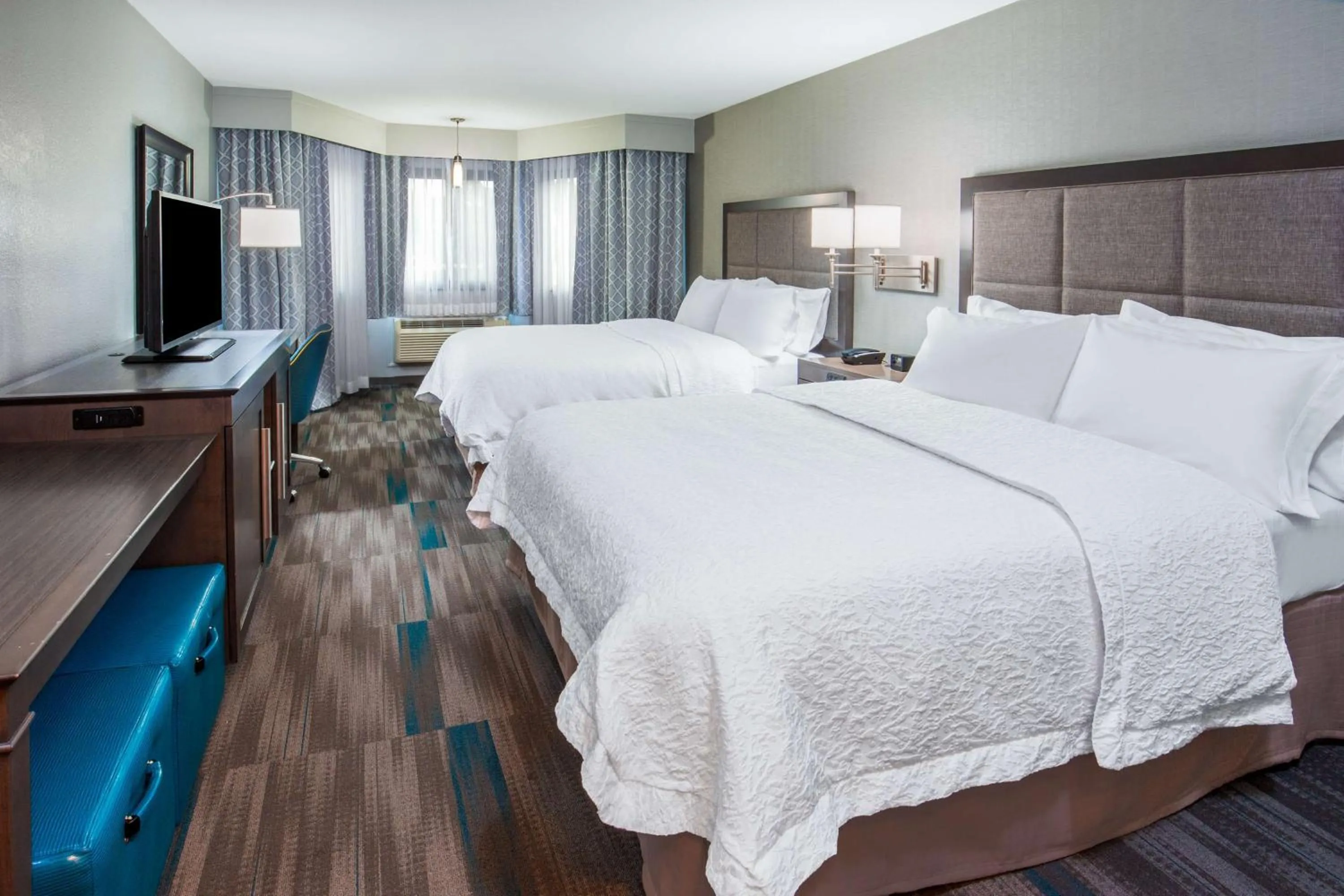 Bed in Hampton Inn Monterey