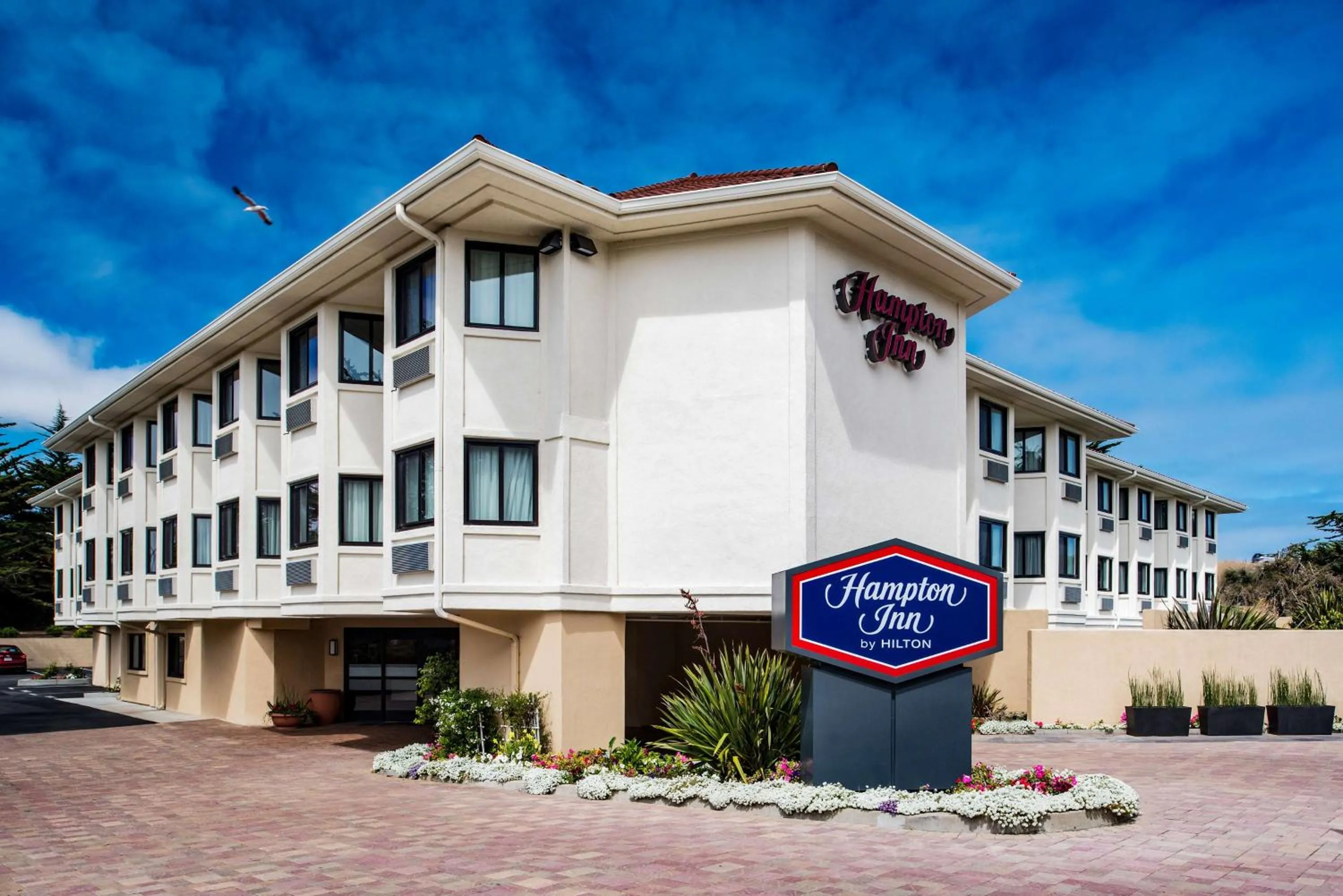 Property building in Hampton Inn Monterey