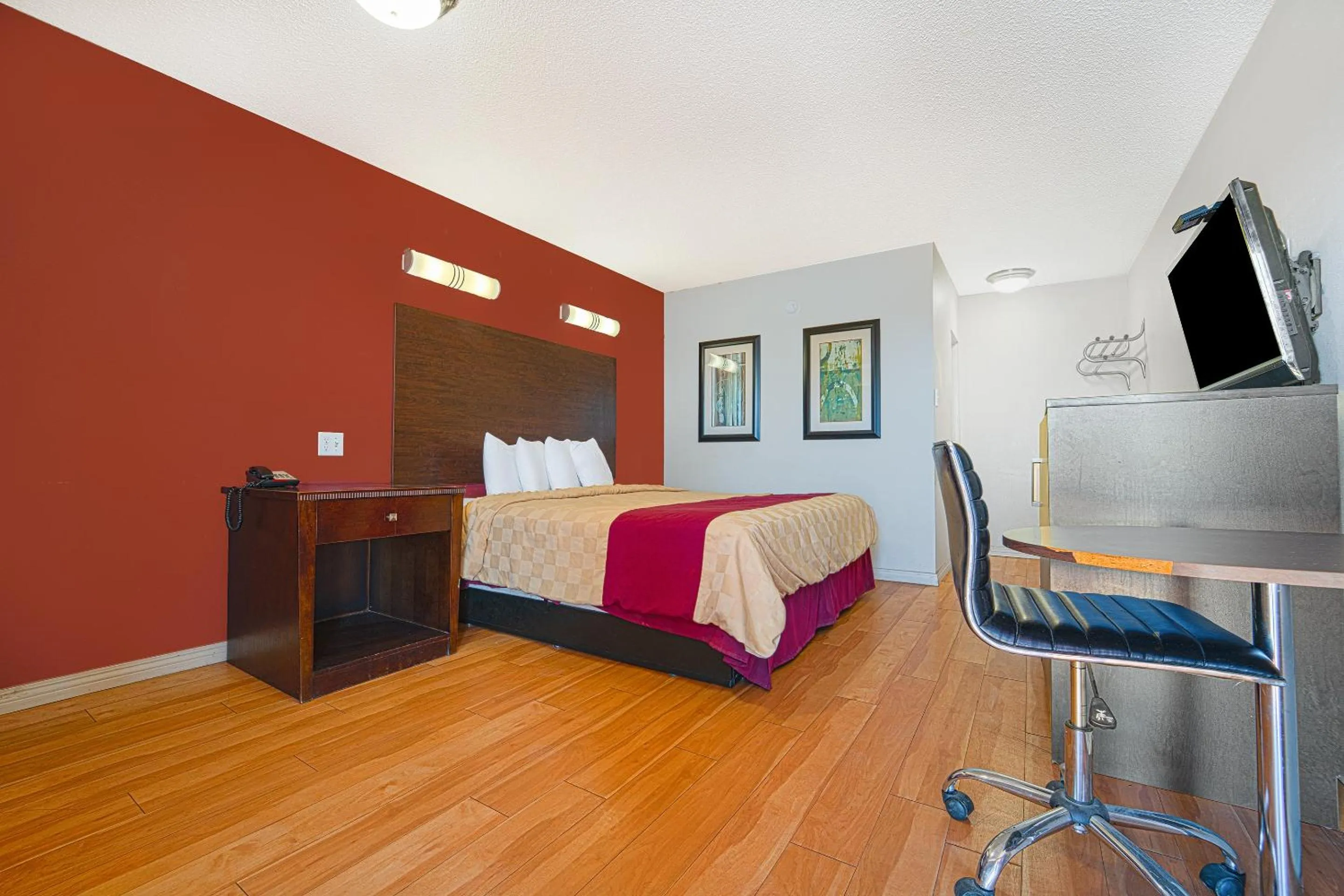 Bedroom, Bed in Mojave Hotel