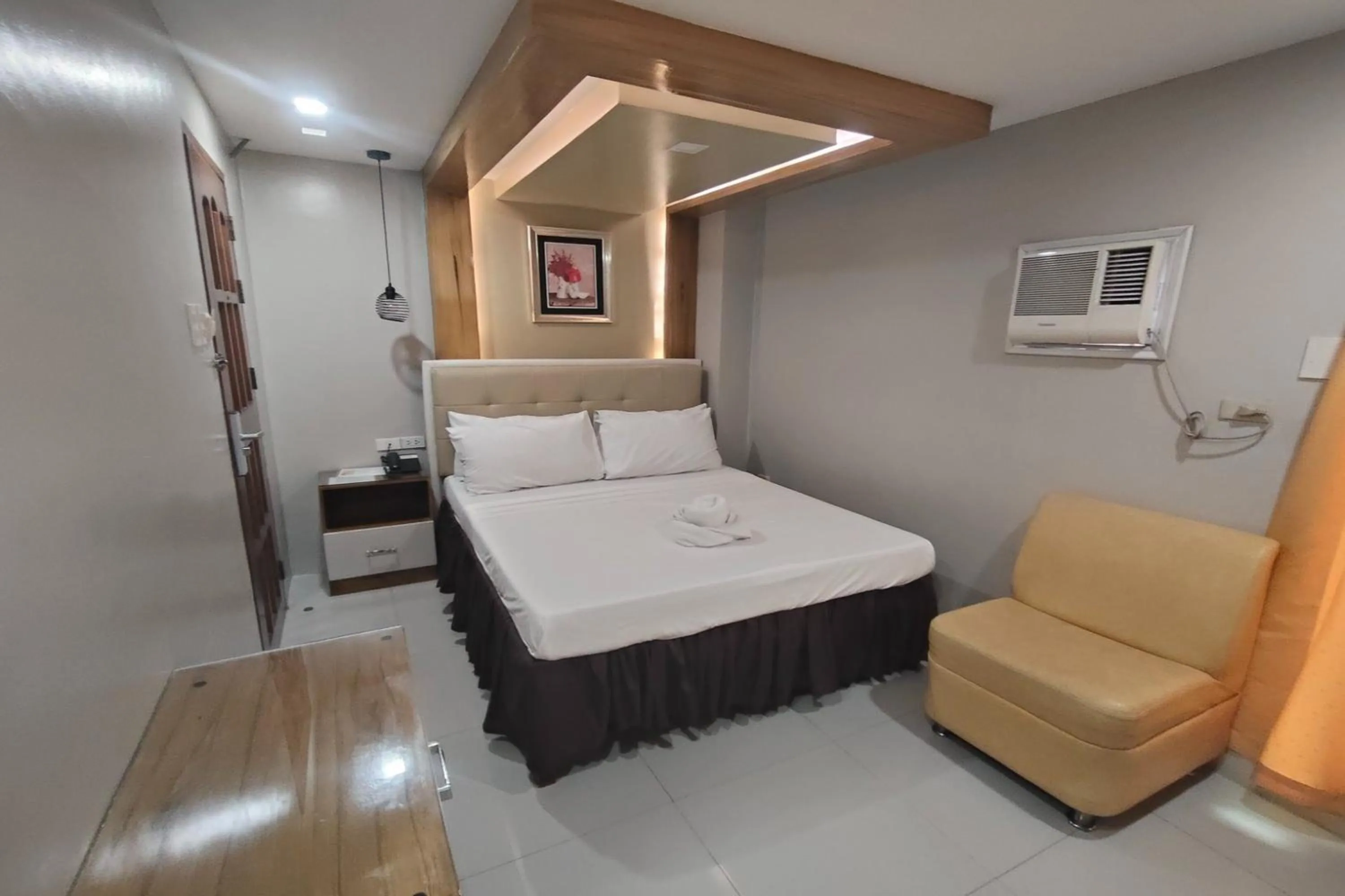 Bedroom, Bed in Taj Hotel Tuguegarao