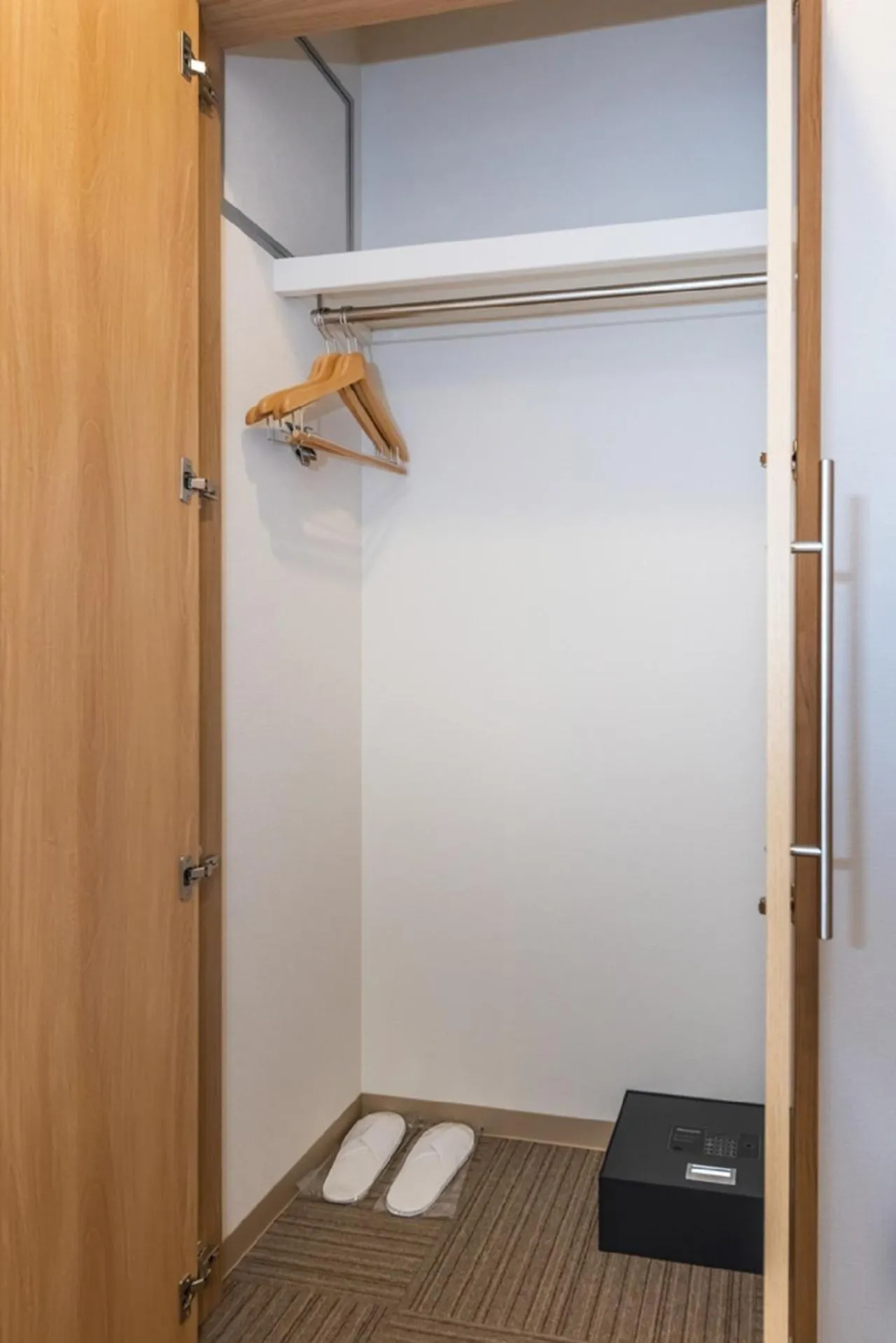 Photo of the whole room in HOPETREE Tennoji