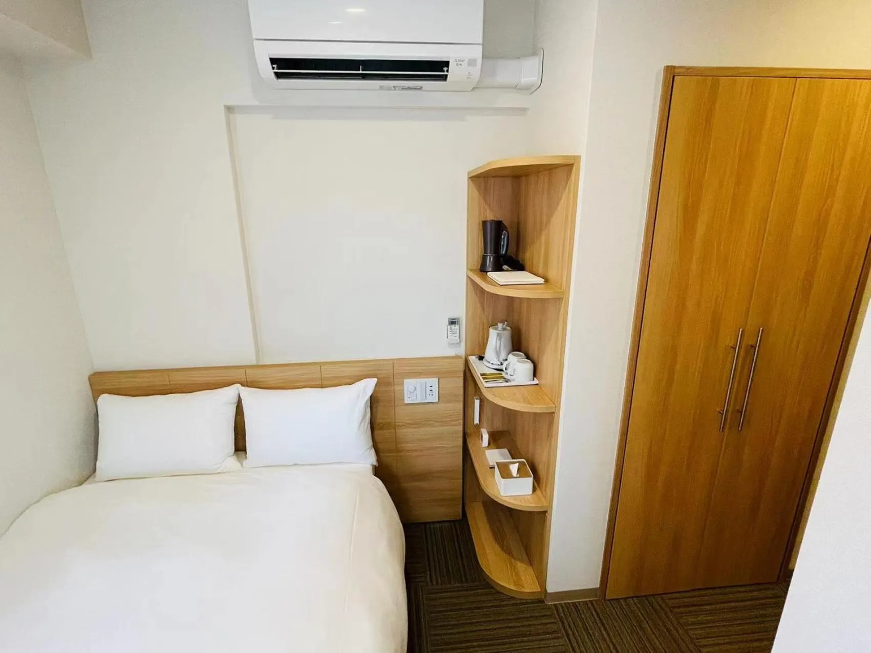 Photo of the whole room in HOPETREE Tennoji