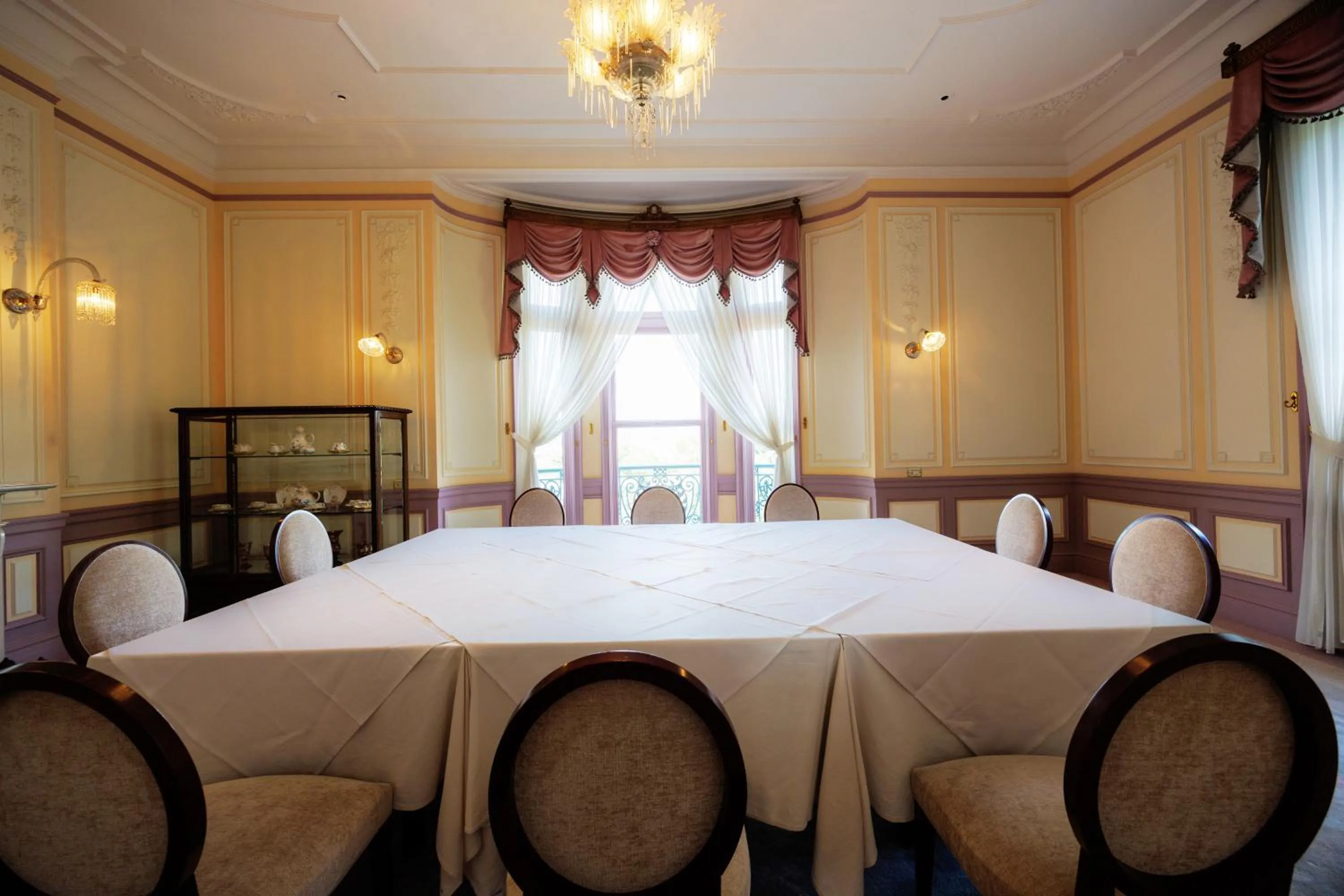 Seating area in Hotel Chourakukan Kyoto Gion 長楽館 京都