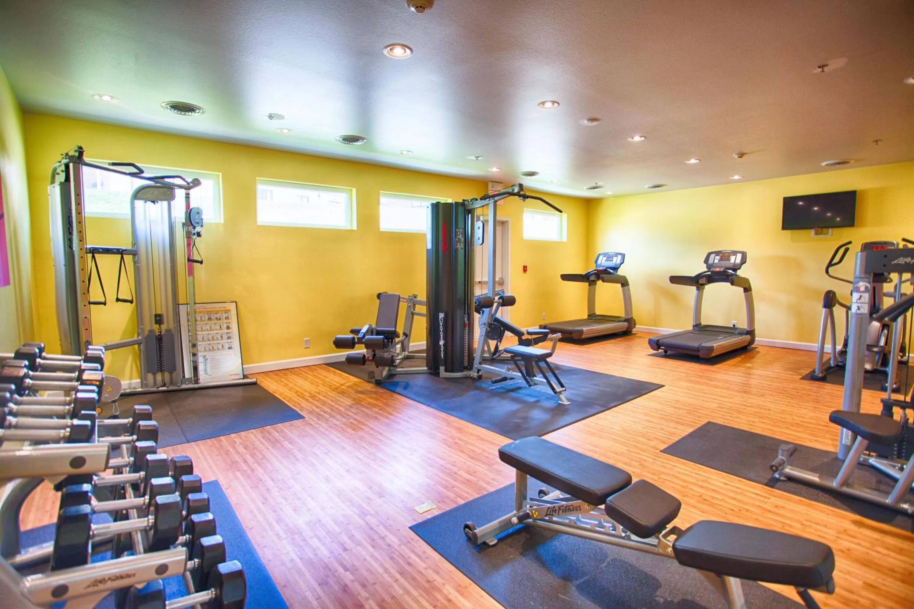 Fitness centre/facilities in Z Loft Extended Stay Hotel