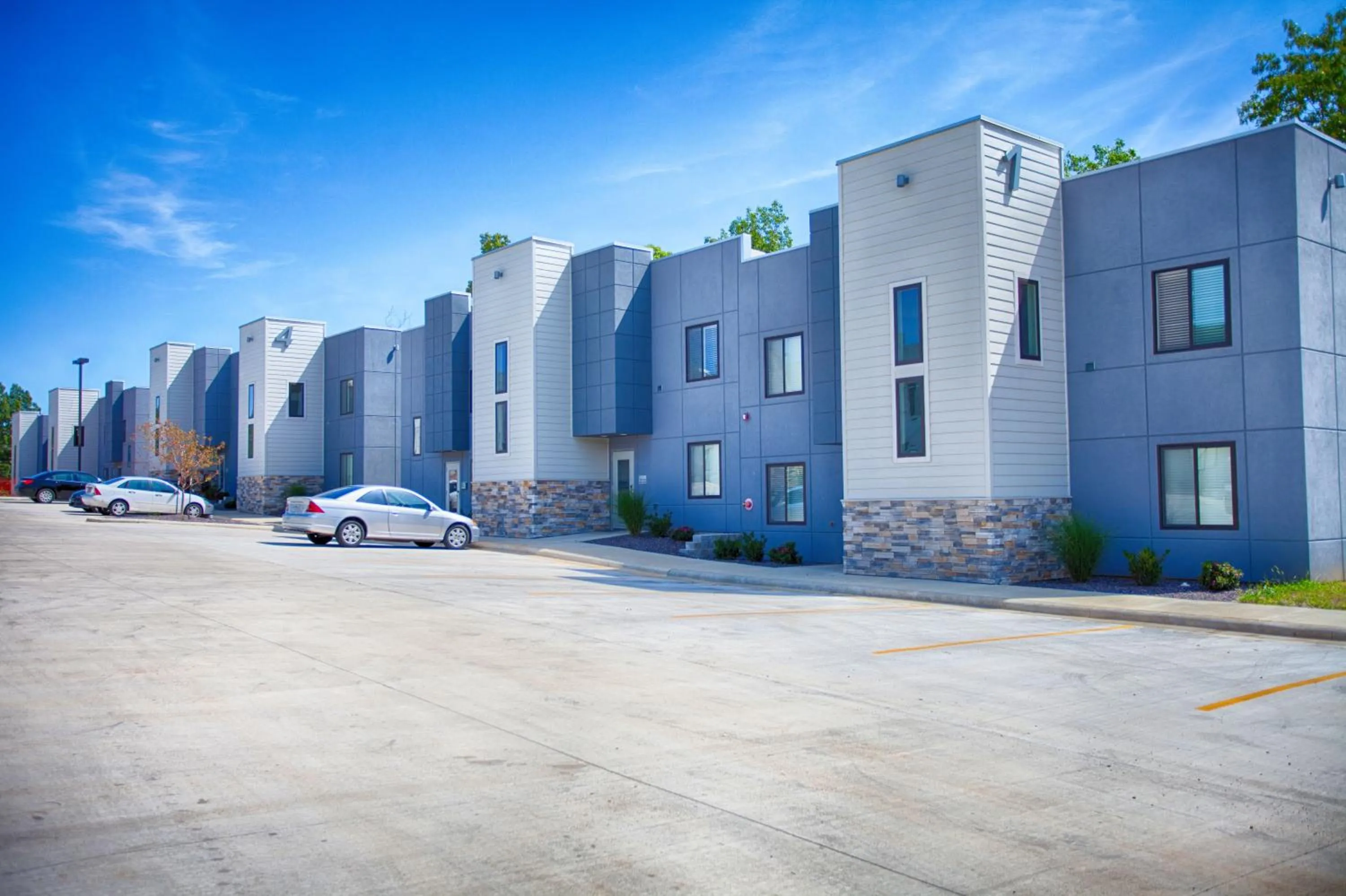 Facade/entrance in Z Loft Extended Stay Hotel