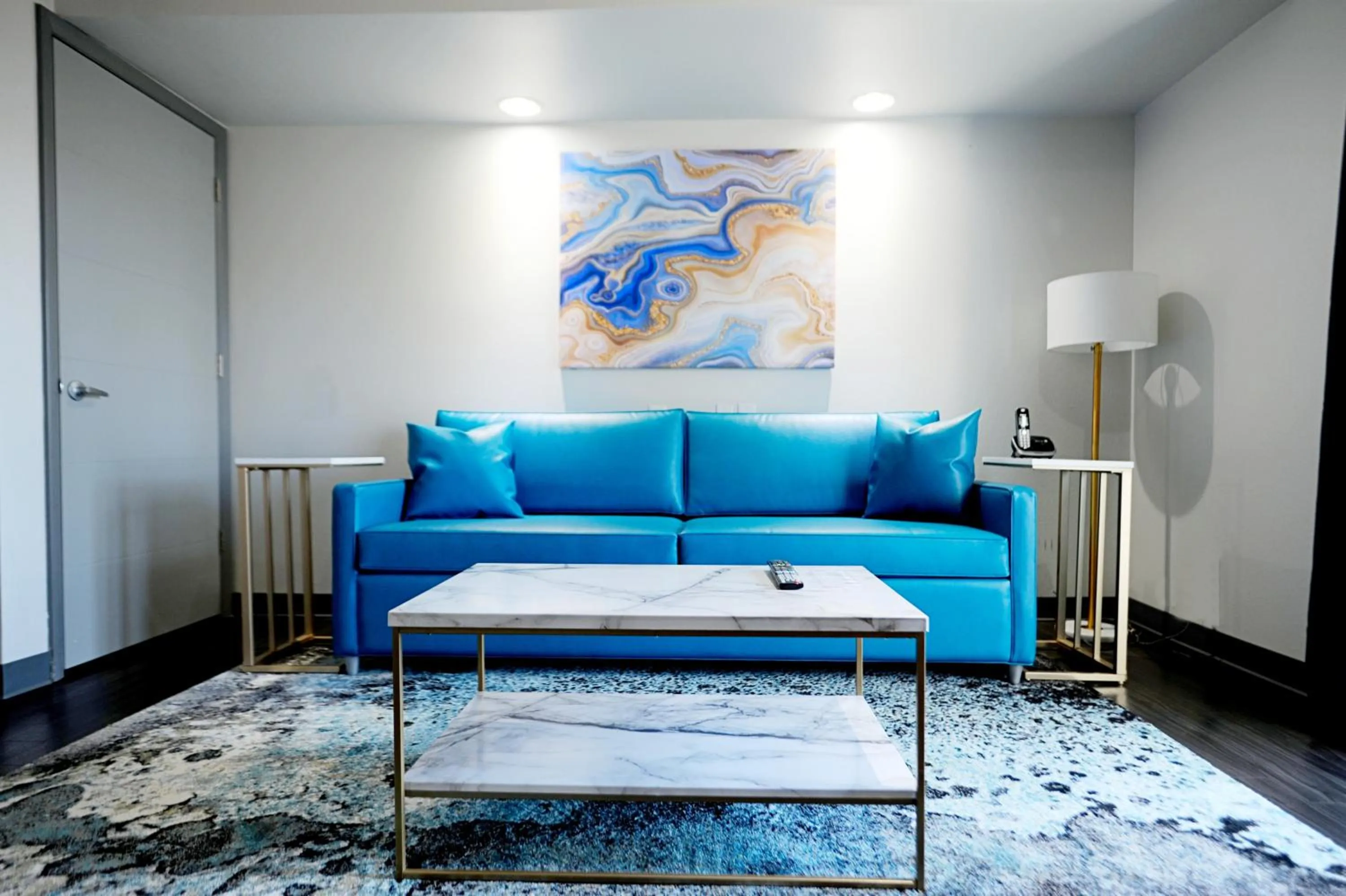 Living room in Z Loft Extended Stay Hotel