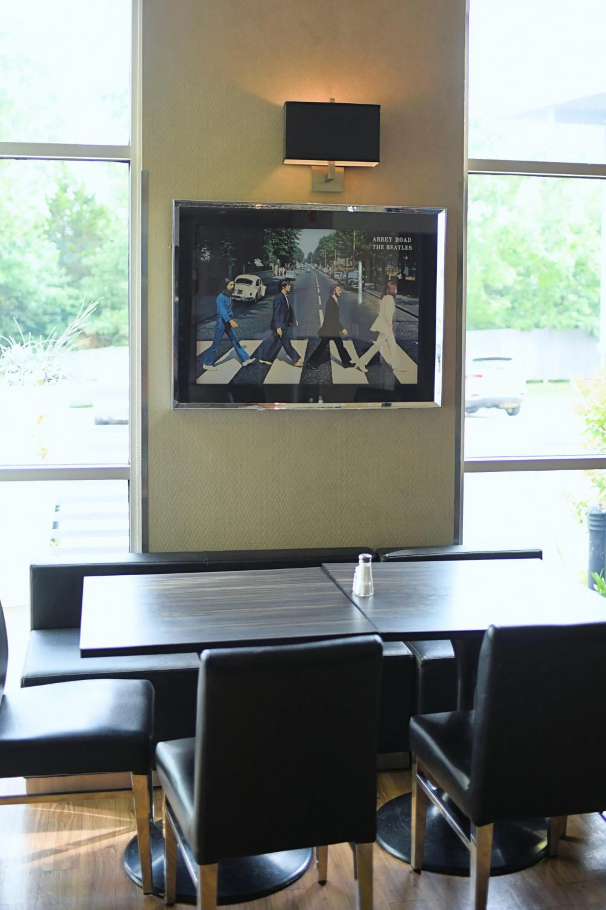 Restaurant/places to eat in Z Loft Extended Stay Hotel