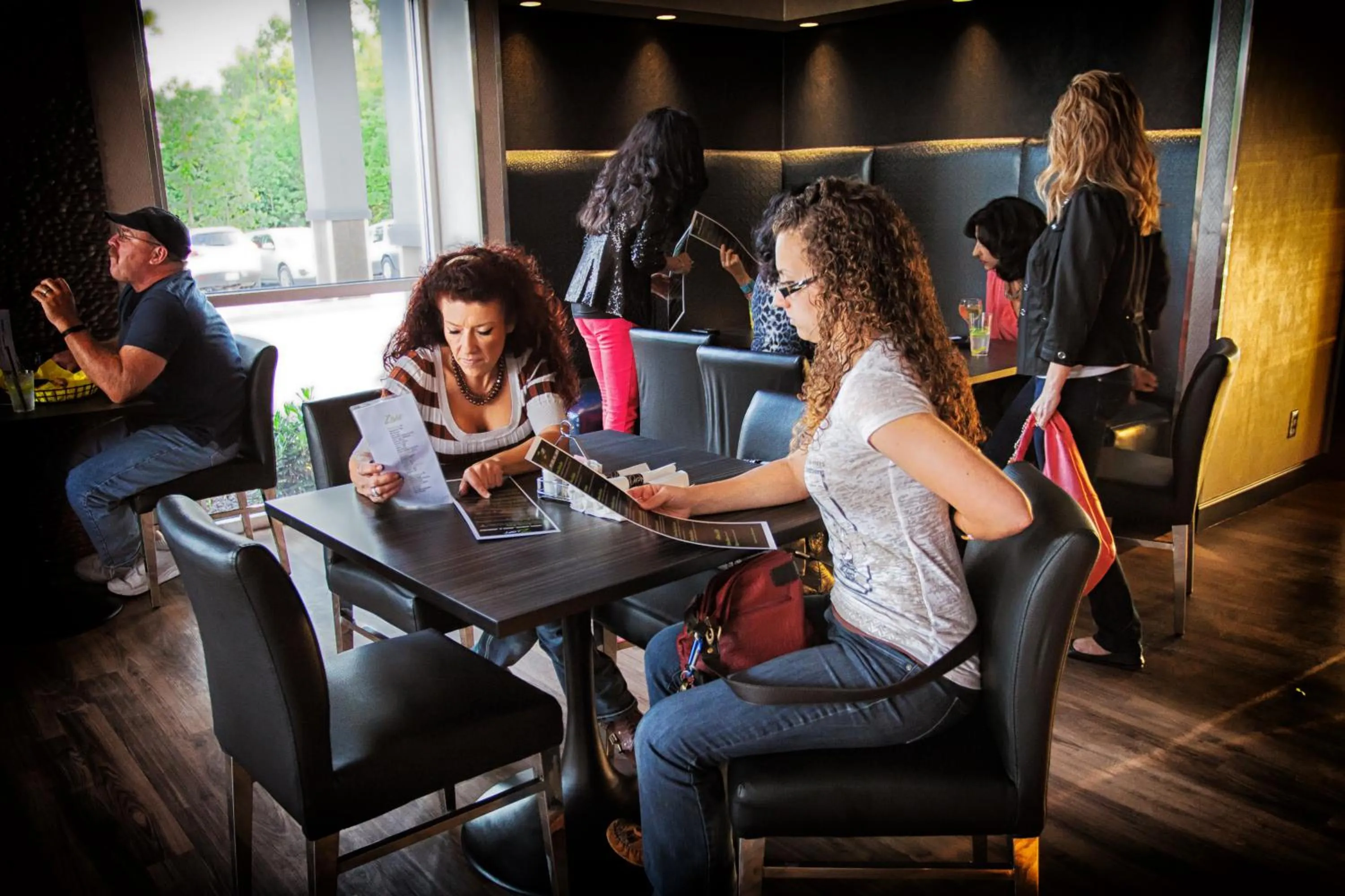 Restaurant/places to eat in Z Loft Extended Stay Hotel