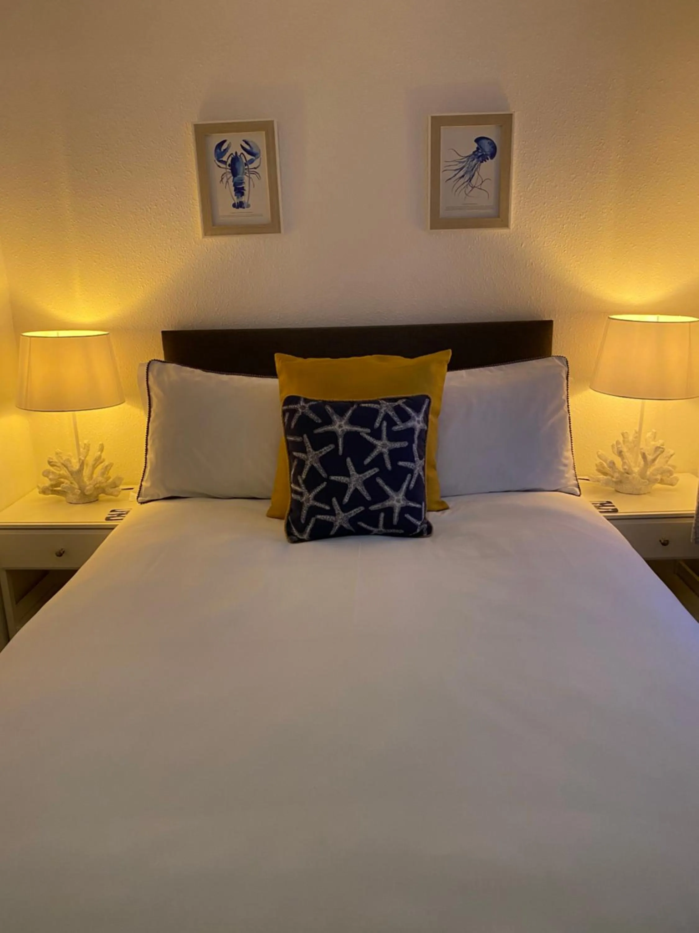 Bed in Rooms At Babbacombe